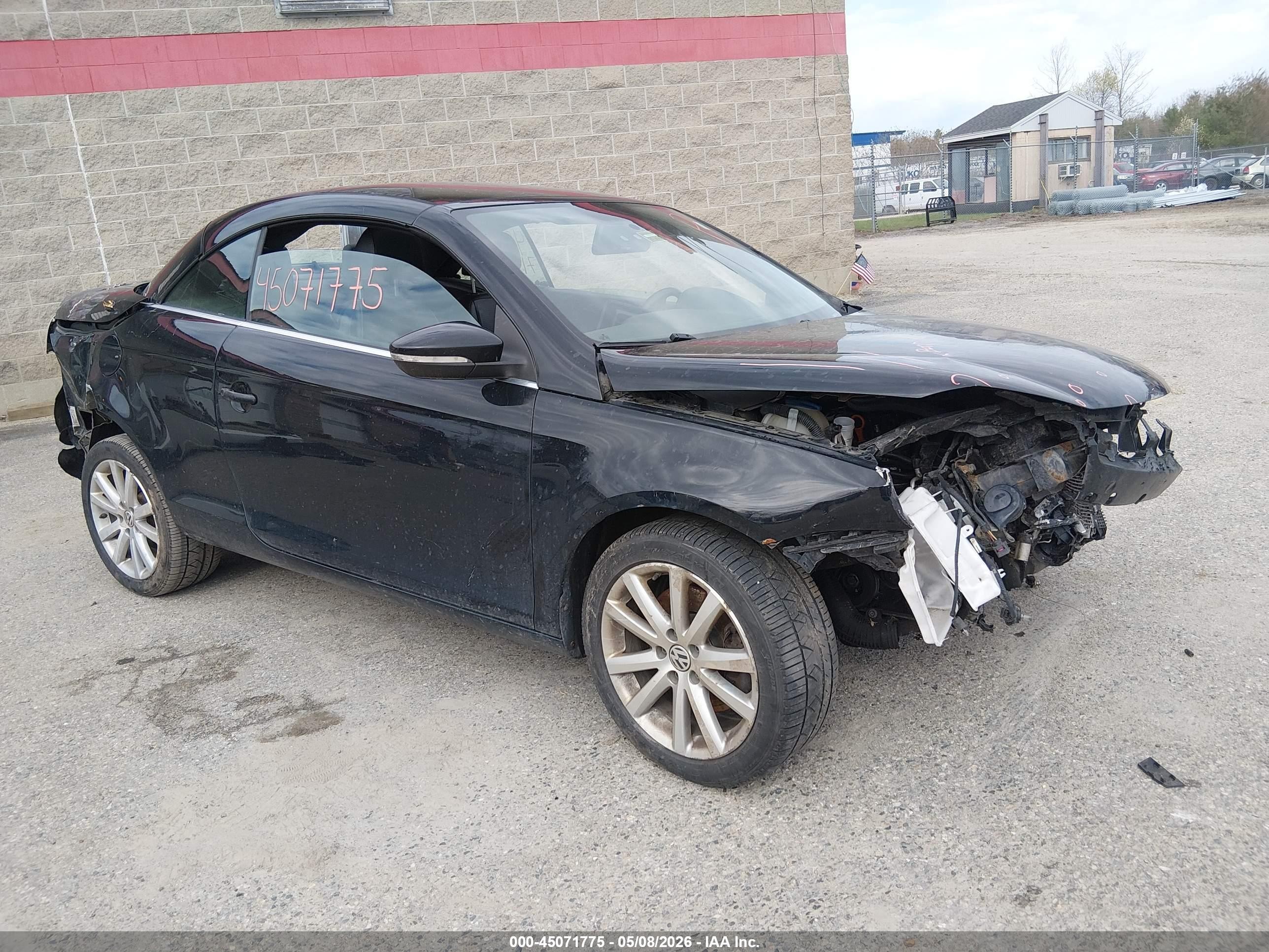 2009 Volkswagen Eos Komfort, VIN WVWBA71F69V003924 — Front end