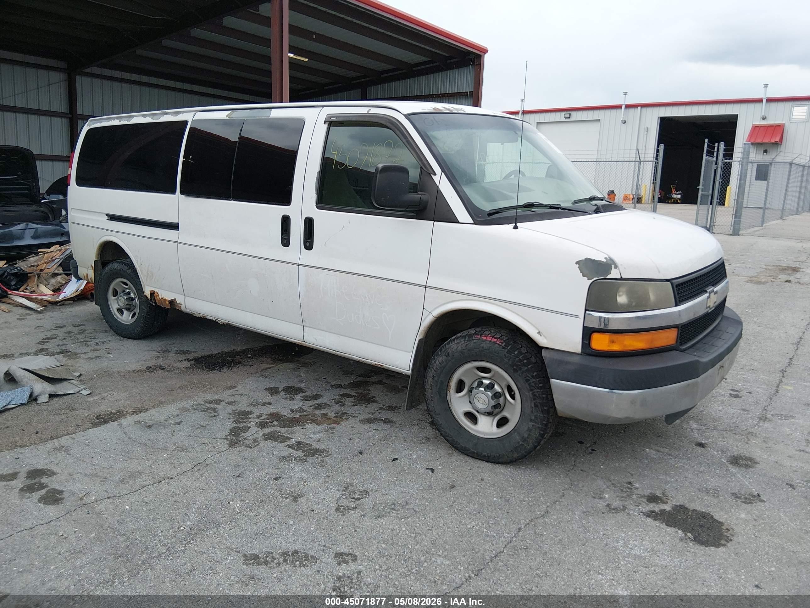 2008 Chevrolet Express Passenger, VIN 1GAHG39K681220682 — Side