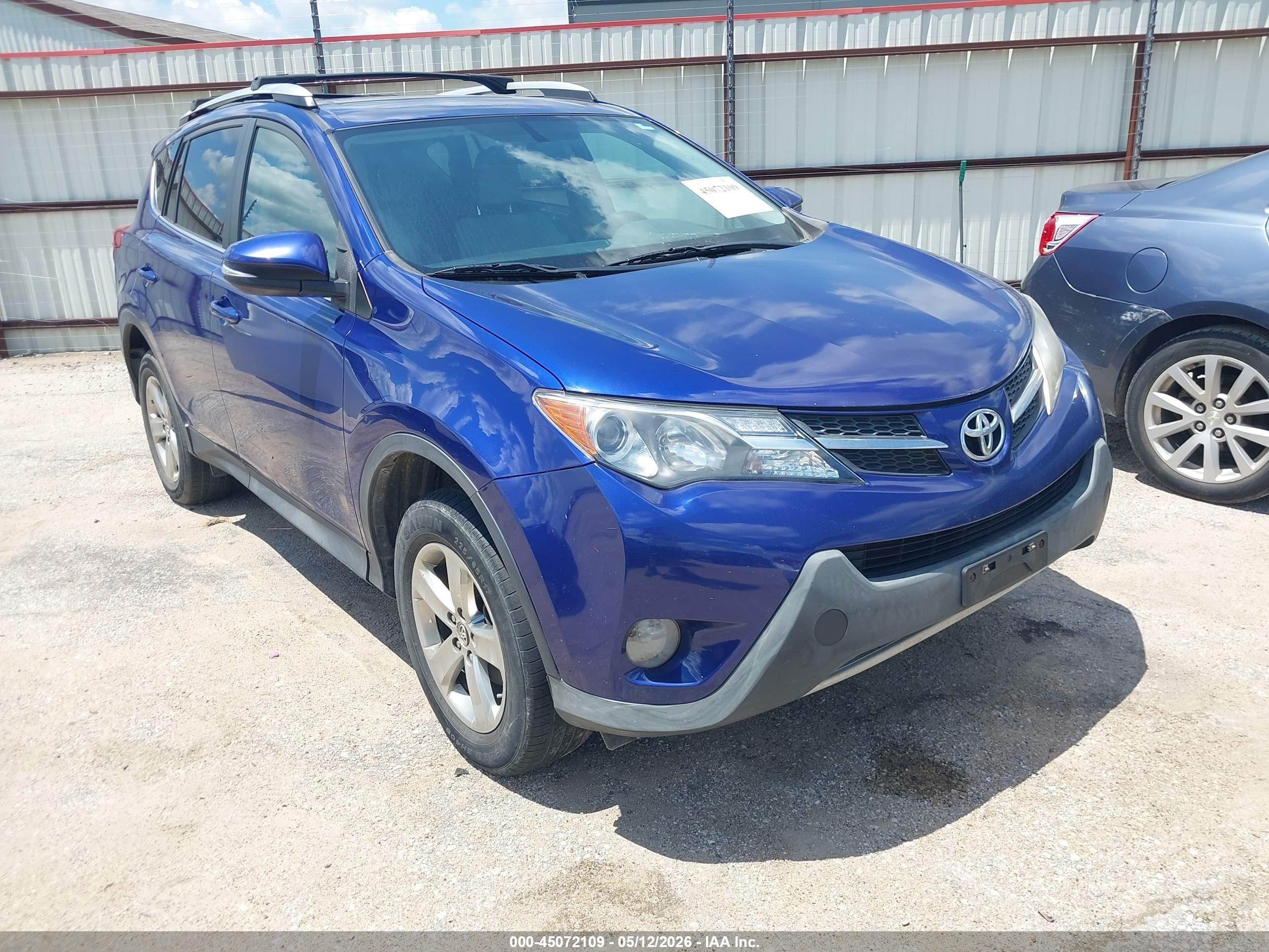2015 Toyota RAV4 XLE, VIN 2T3RFREVXFW375624 — Rear end