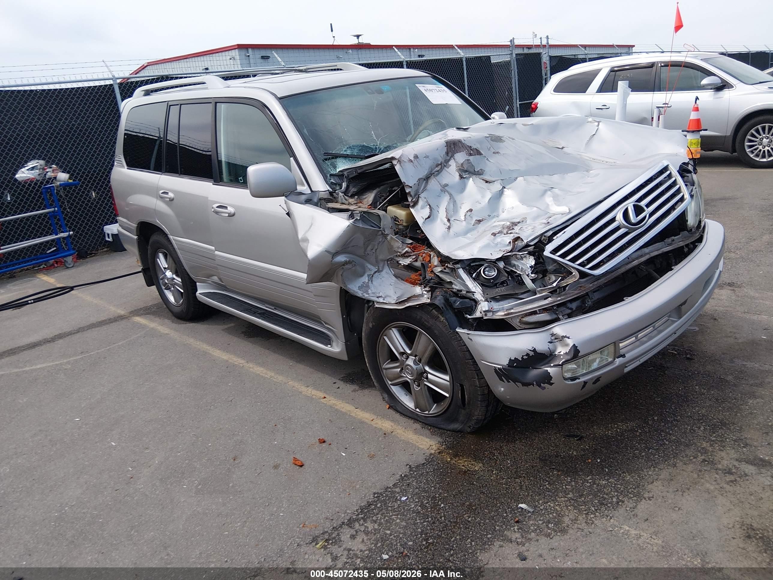 2007 Lexus LX 470, VIN JTJHT00W174027349 — Front end