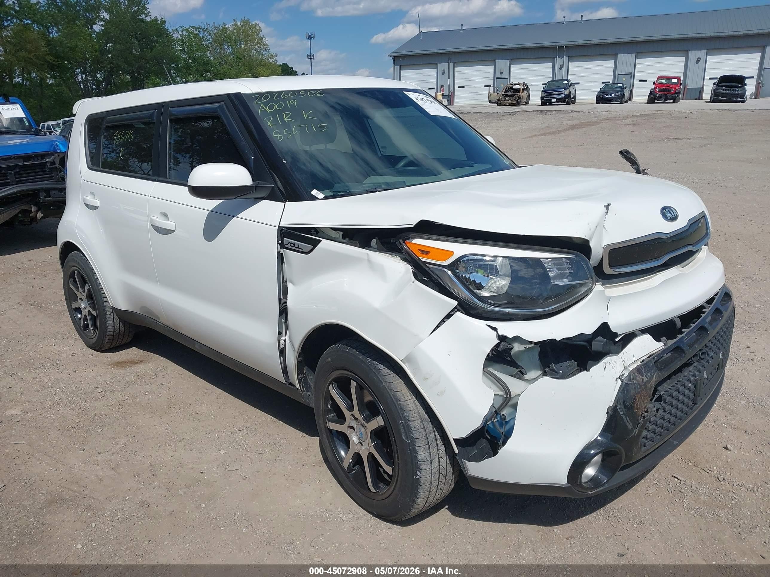 2016 Kia Soul +, VIN KNDJP3A55G7856715 — Front end