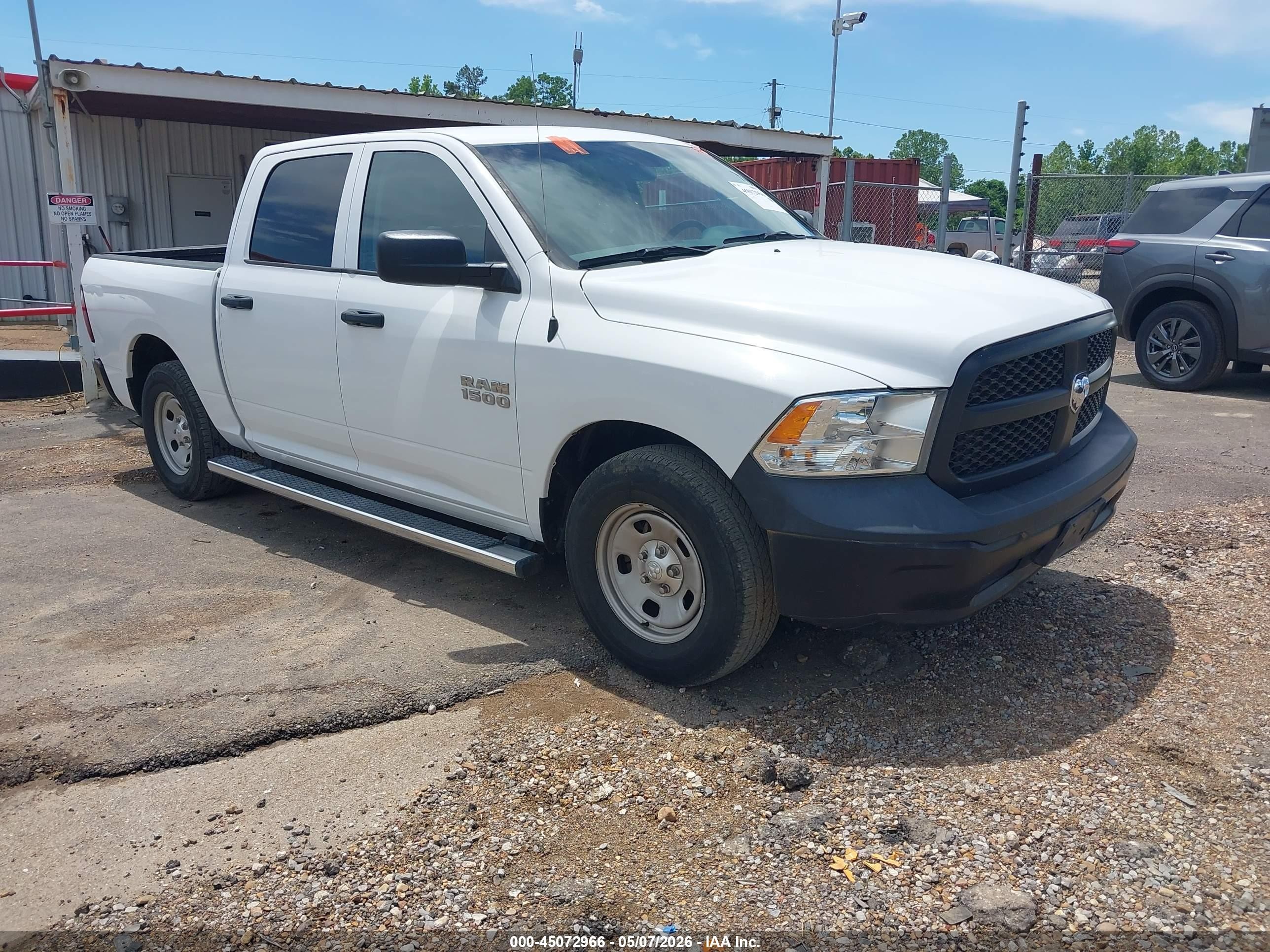 2018 Ram 1500 Express, VIN 1C6RR6KG2JS288658 — Normal wear