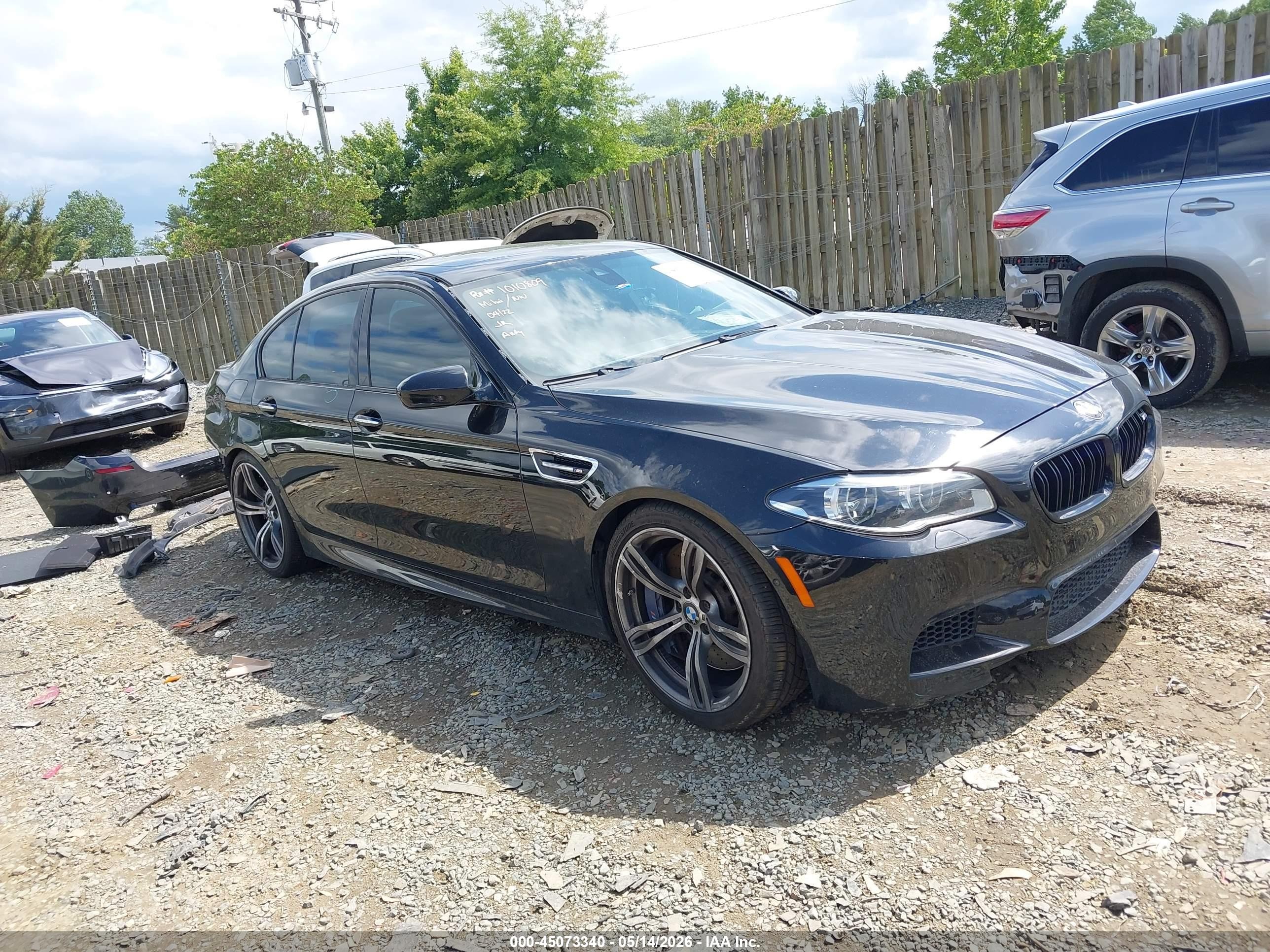 2014 BMW M5, VIN WBSFV9C58ED097254 — Зад