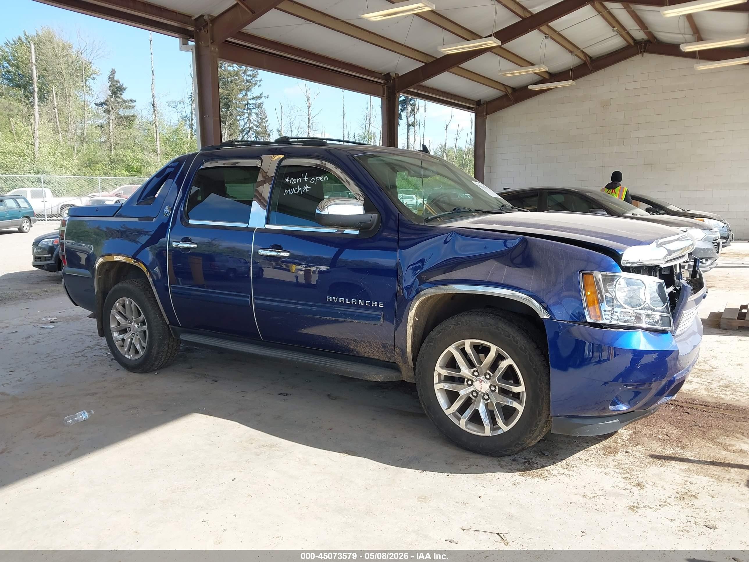 2013 Chevrolet Avalanche LS, VIN 3GNTKEE76DG210332 — Front end