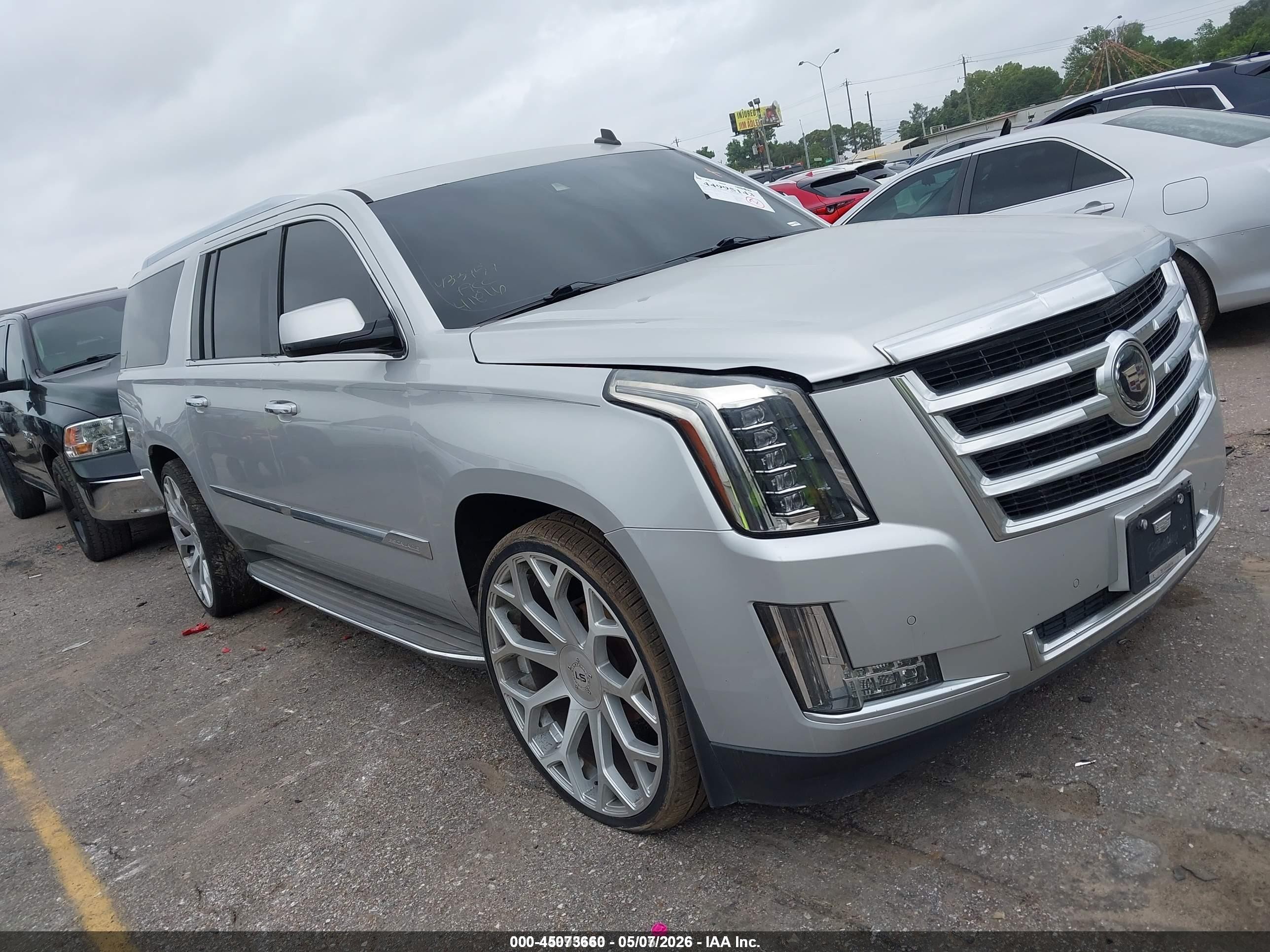 2015 Cadillac Escalade ESV Luxury, VIN 1GYS4HKJ0FR288991 — Rear end