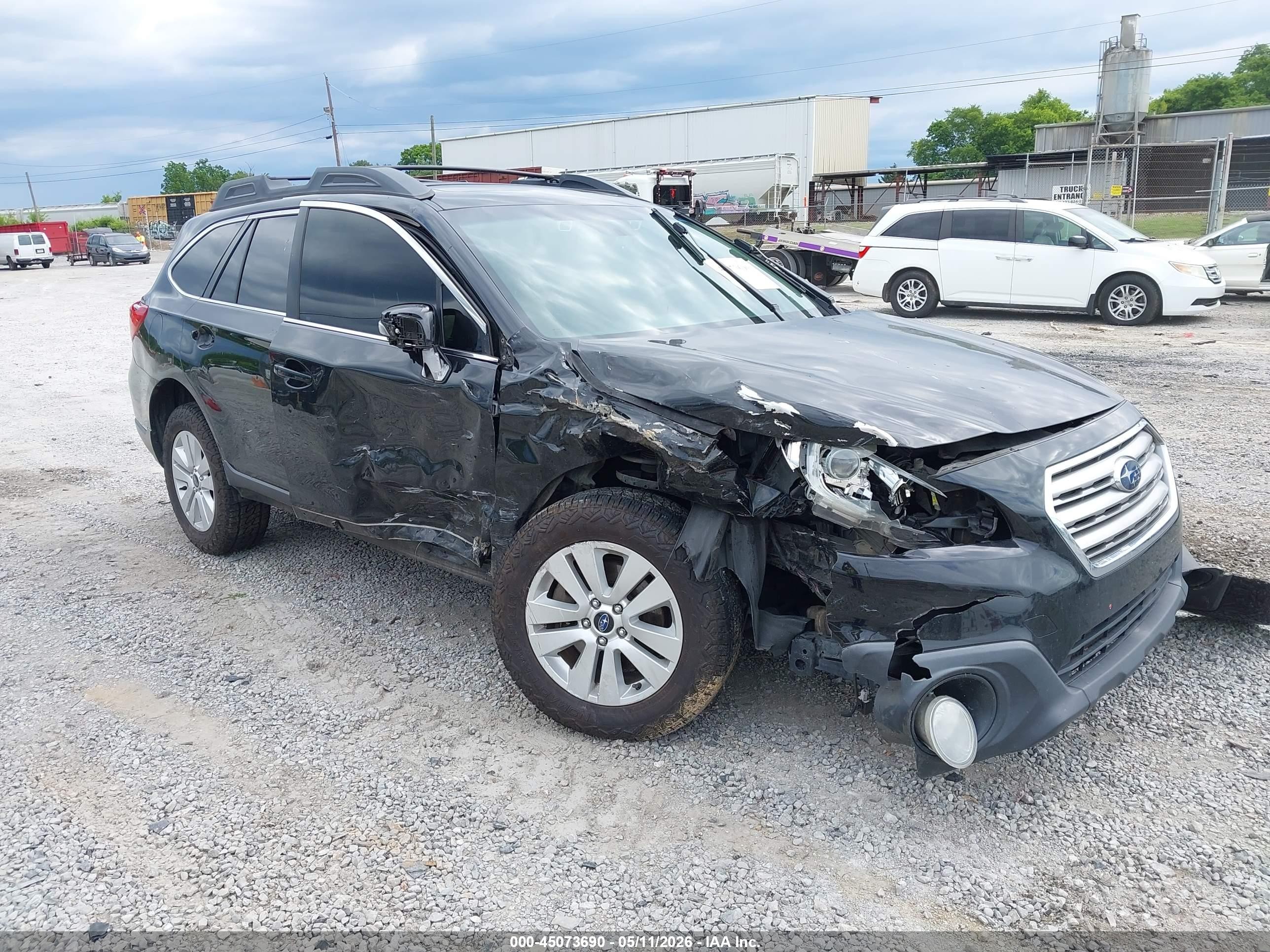 2016 Subaru Outback Premium, VIN 4S4BSBHC0G3206744 — Front end