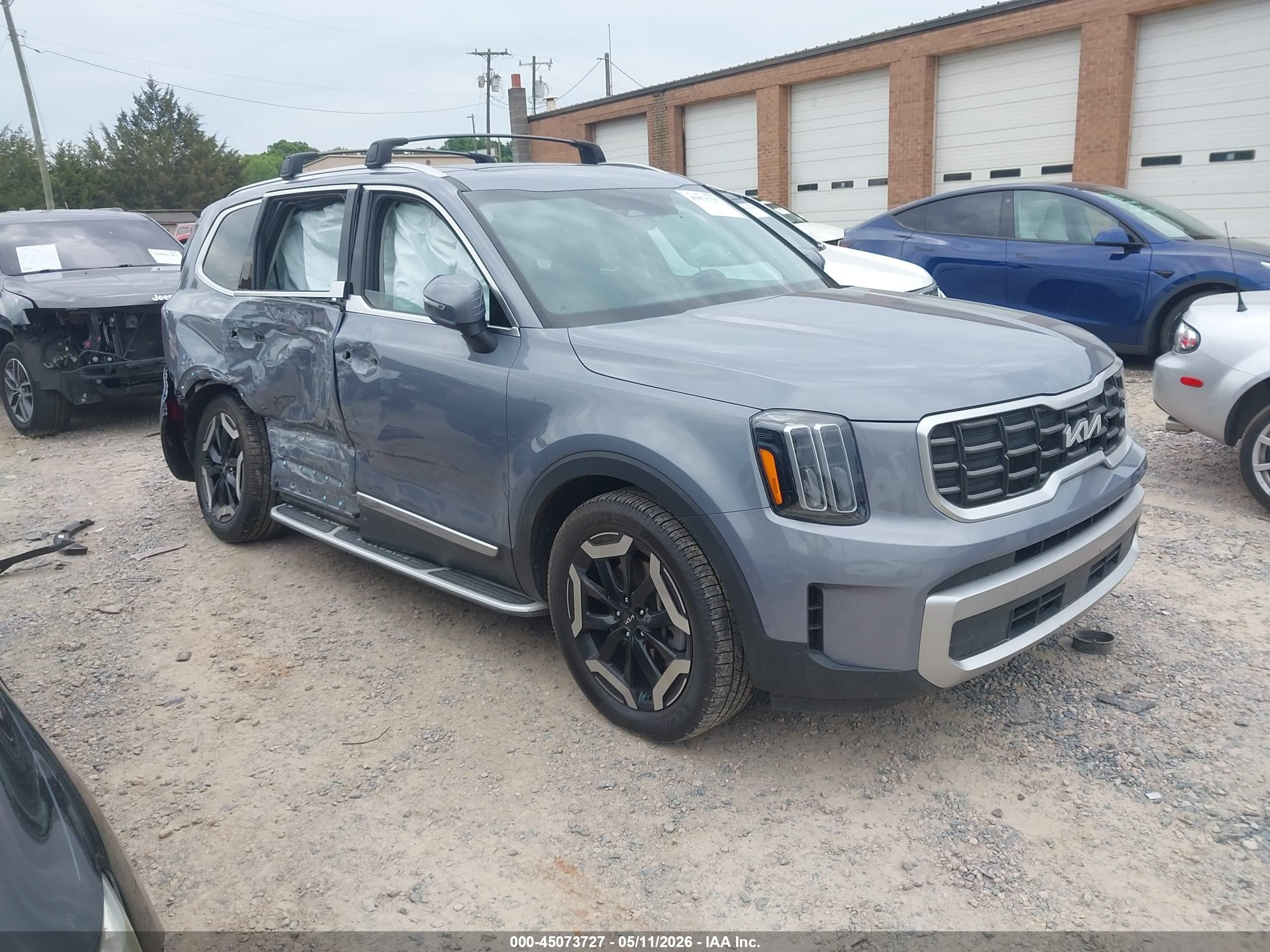 2023 Kia Telluride S, VIN 5XYP6DGCXPG343052 — Side