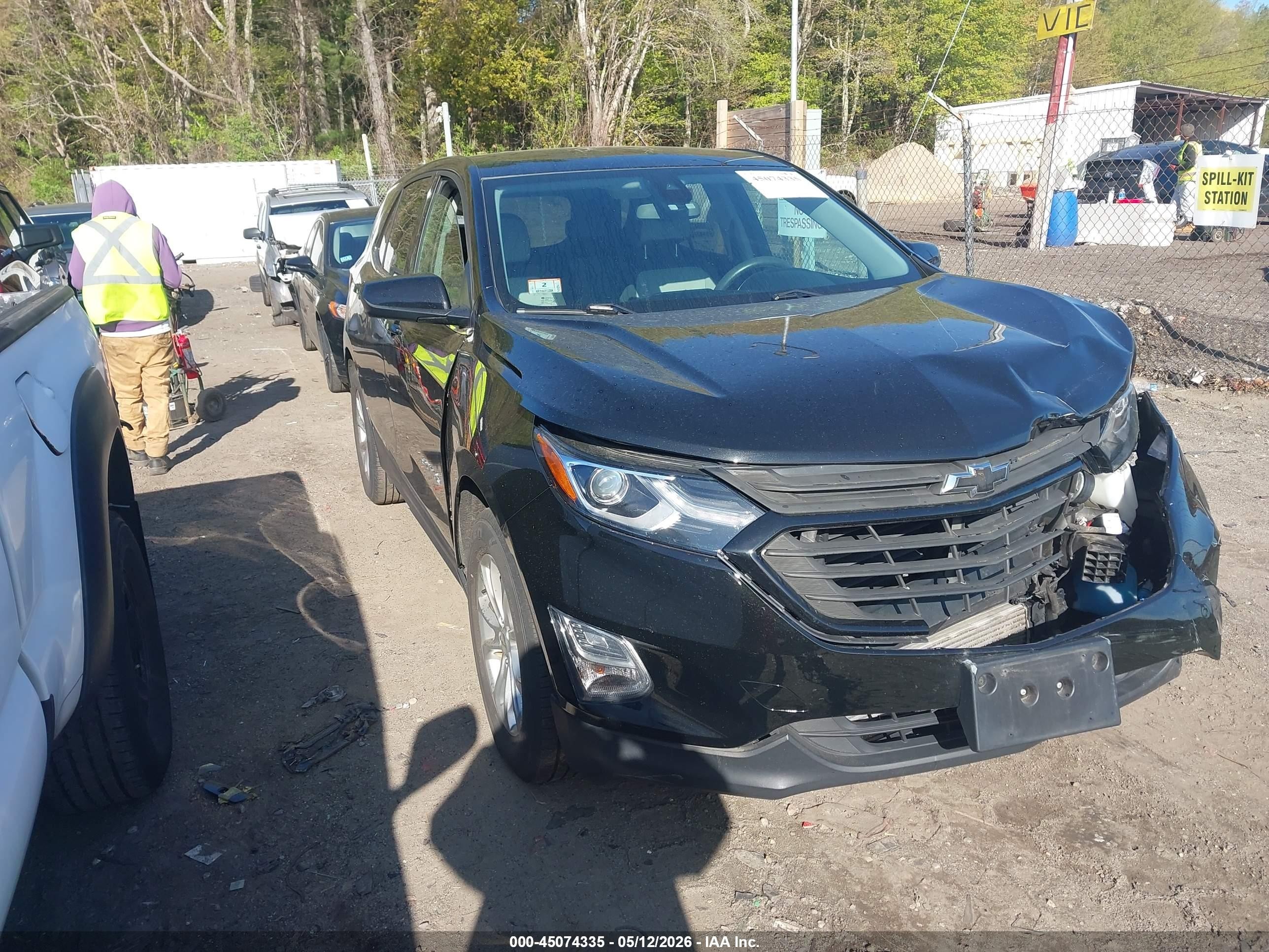 2020 Chevrolet Equinox LT, VIN 2GNAXUEV8L6136021 — Front end