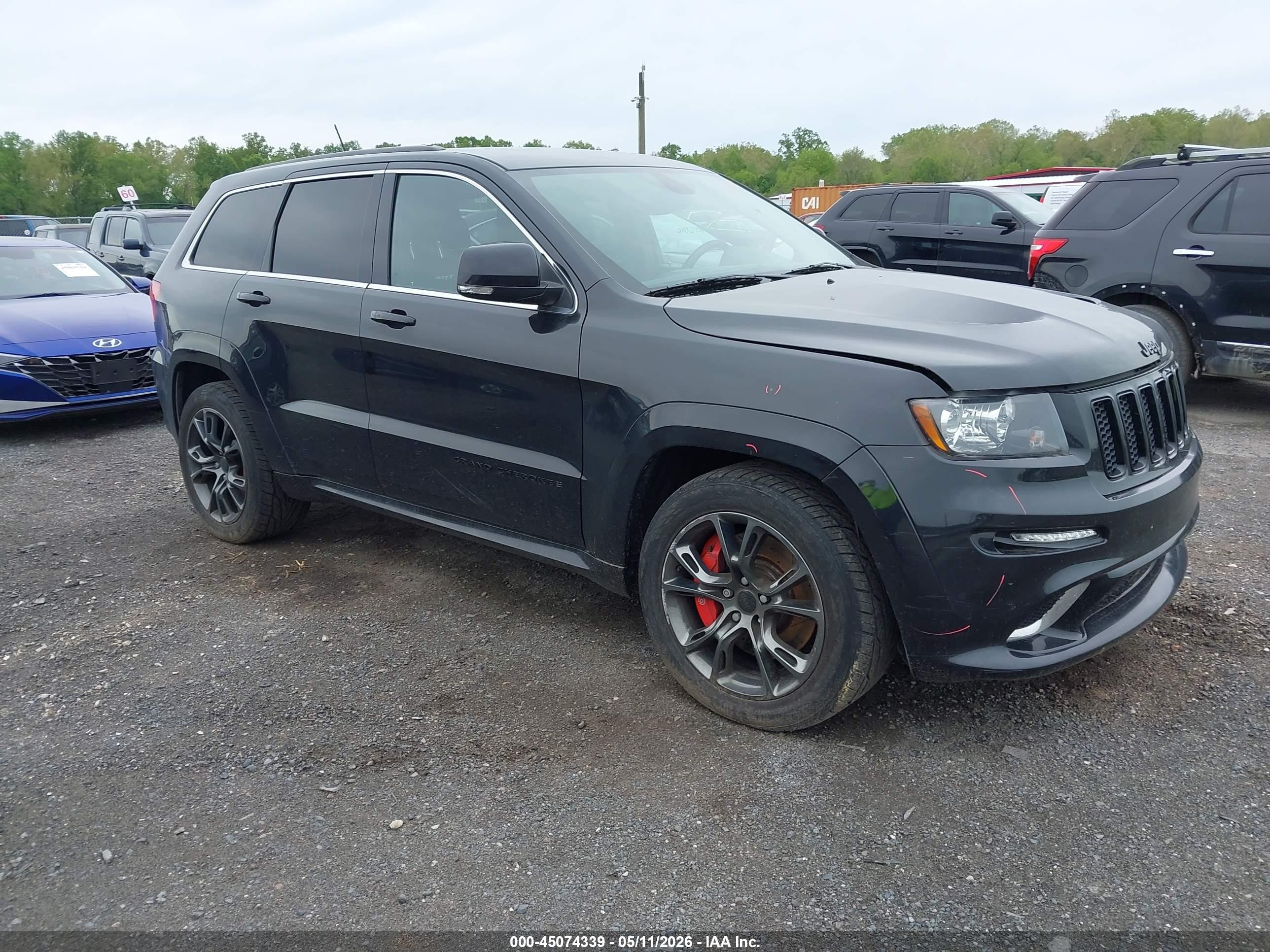 2013 Jeep Grand Cherokee SRT8 Vapor, VIN 1C4RJFDJ9DC603320 — Front end