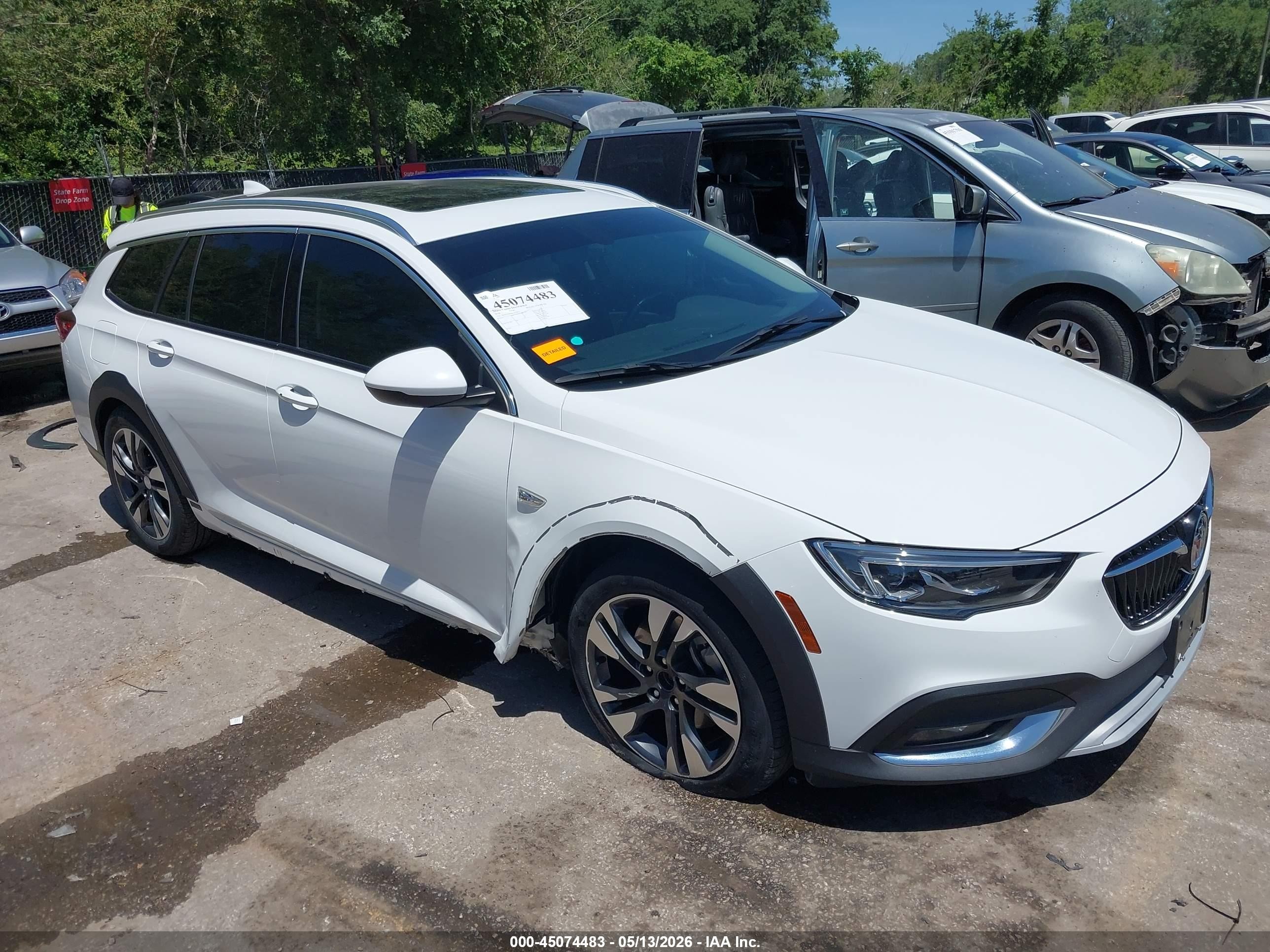 2018 Buick Regal Essence, VIN W04GV8SX8J1162876 — Side