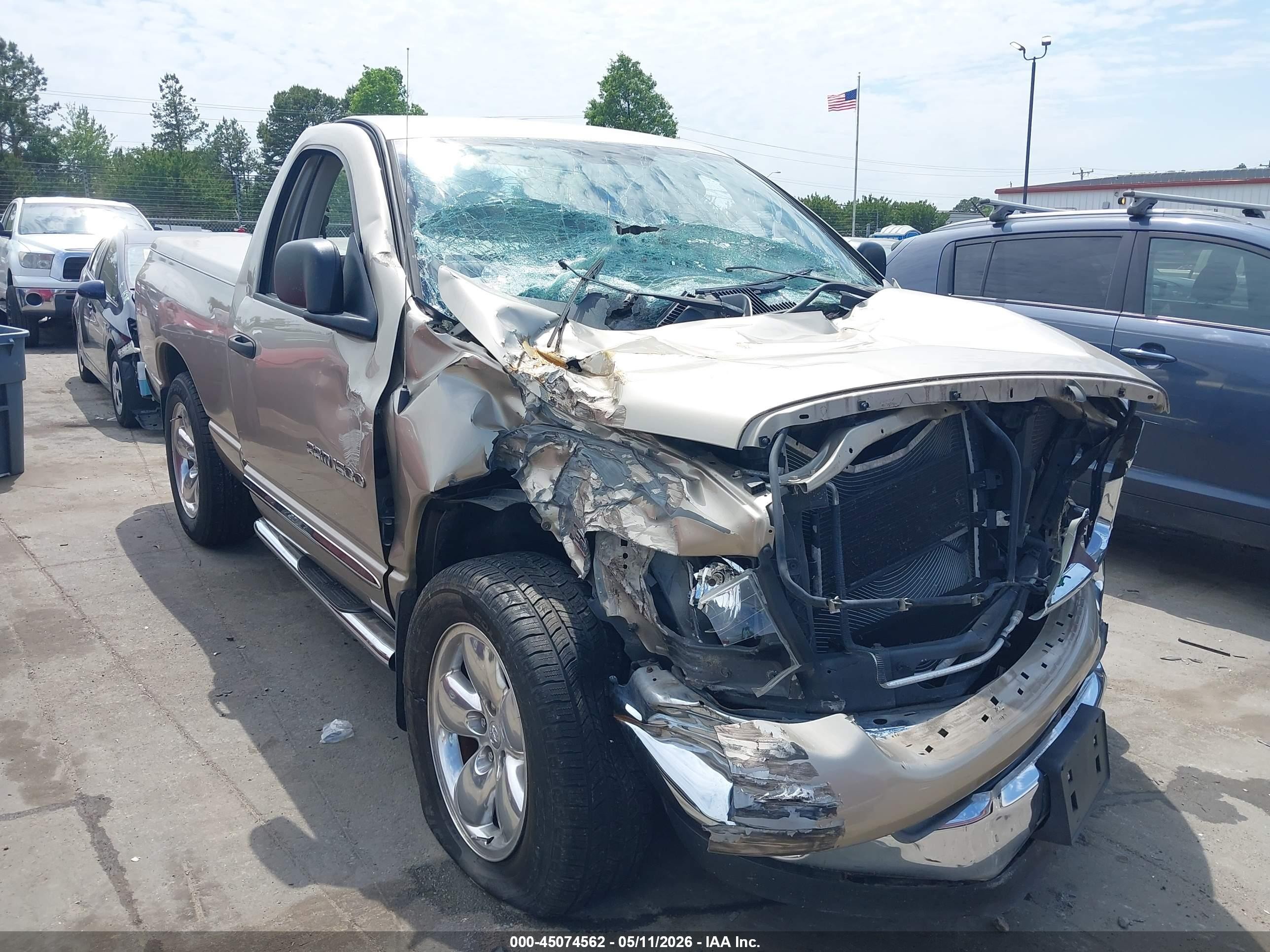 2005 Dodge 1500 SLT, VIN 1D7HA16D95J606050 — Перед