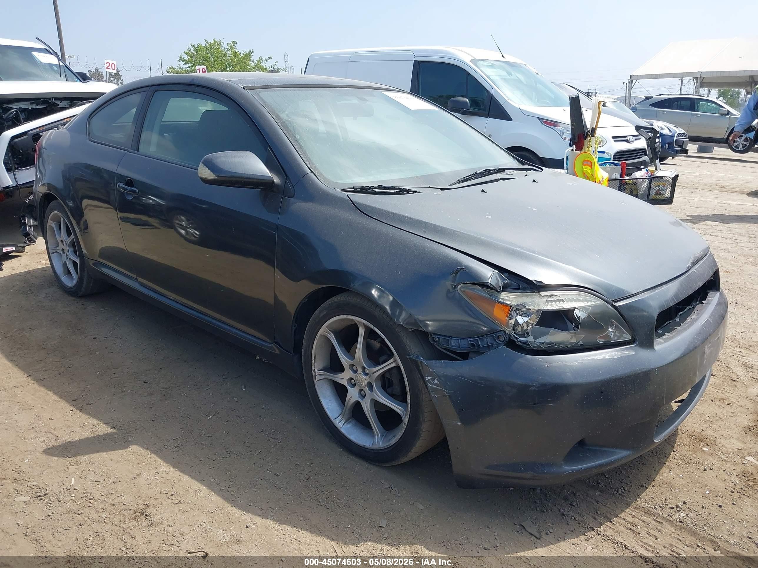 2005 Scion tC, VIN JTKDE177950015222 — Front end