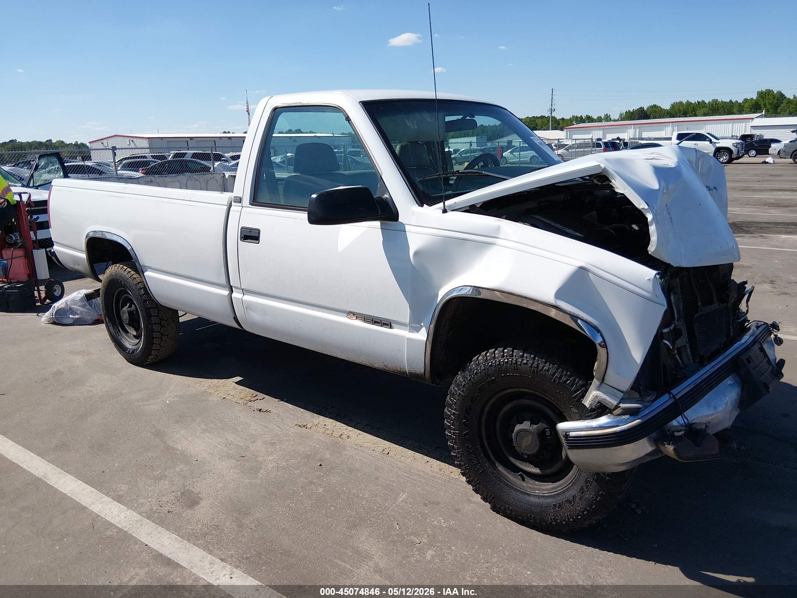 1996 Chevrolet Silverado 2500, VIN 1GCGC24R6TZ190770 — Front end