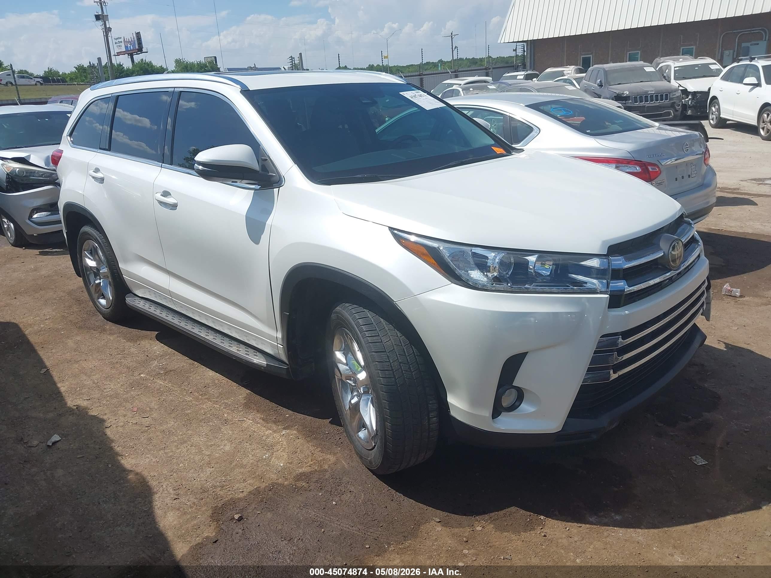 2018 Toyota Highlander Limited, VIN 5TDYZRFH6JS278863 — Side