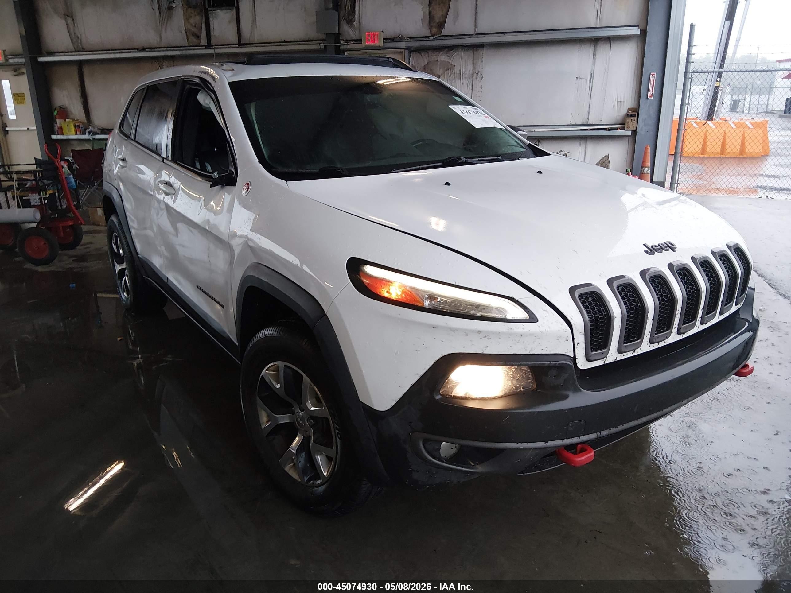 2015 Jeep Cherokee Trailhawk, VIN 1C4PJMBB8FW524813 — Side