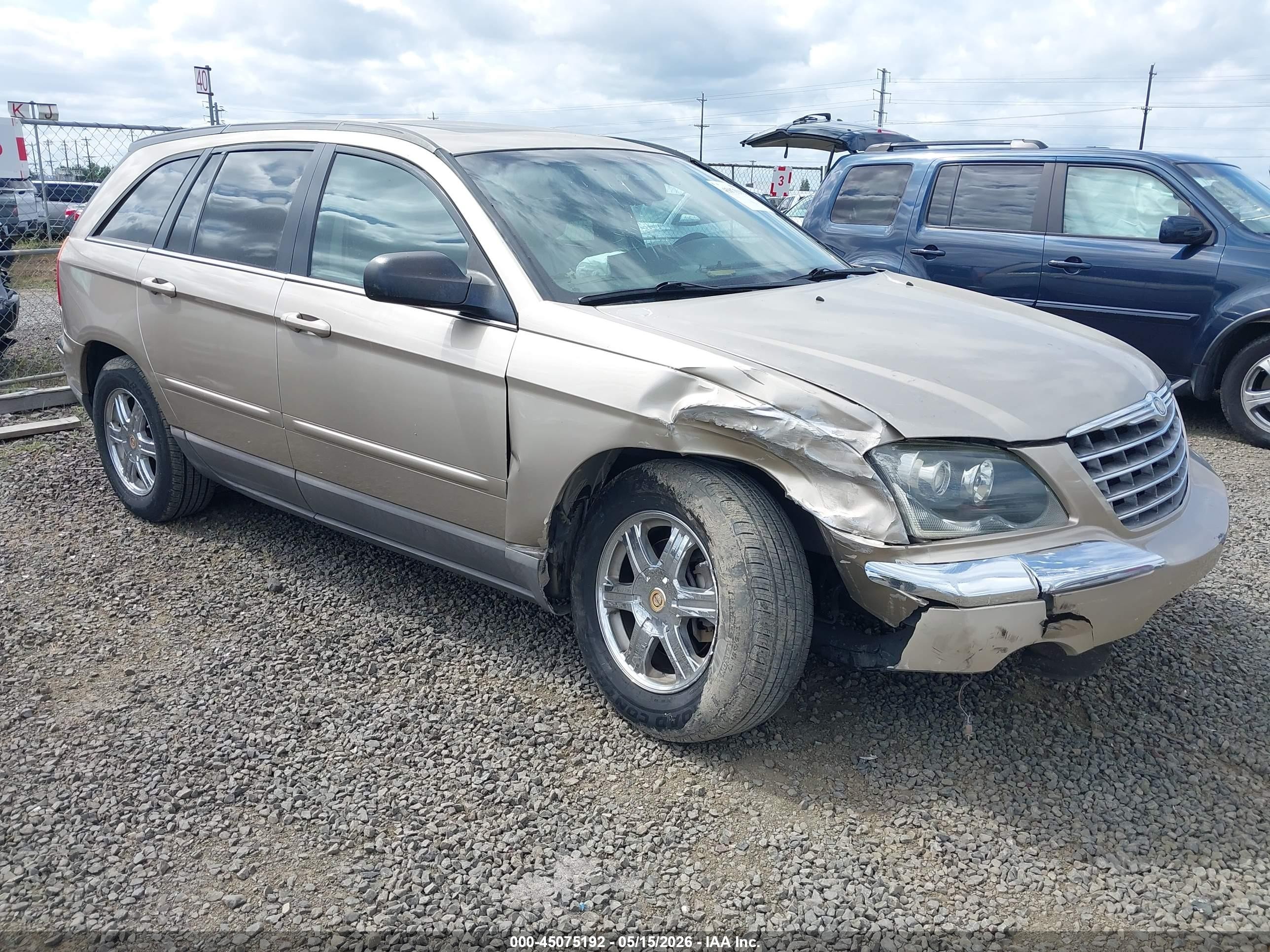 2004 Chrysler Pacifica, VIN 2C8GF68434R287156 — Front end