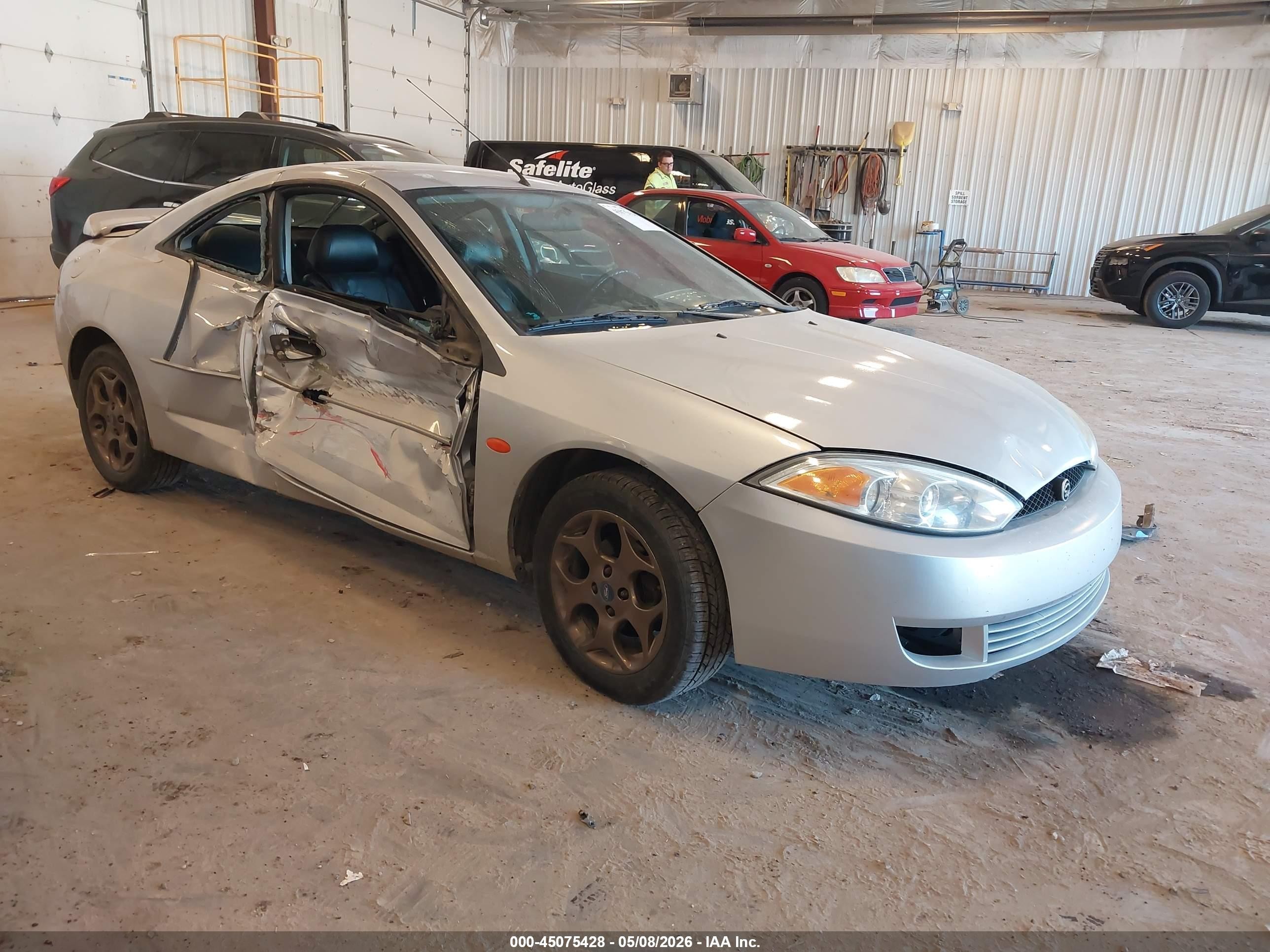 2002 Mercury Cougar, VIN 1ZWFT61L825604889 — Side