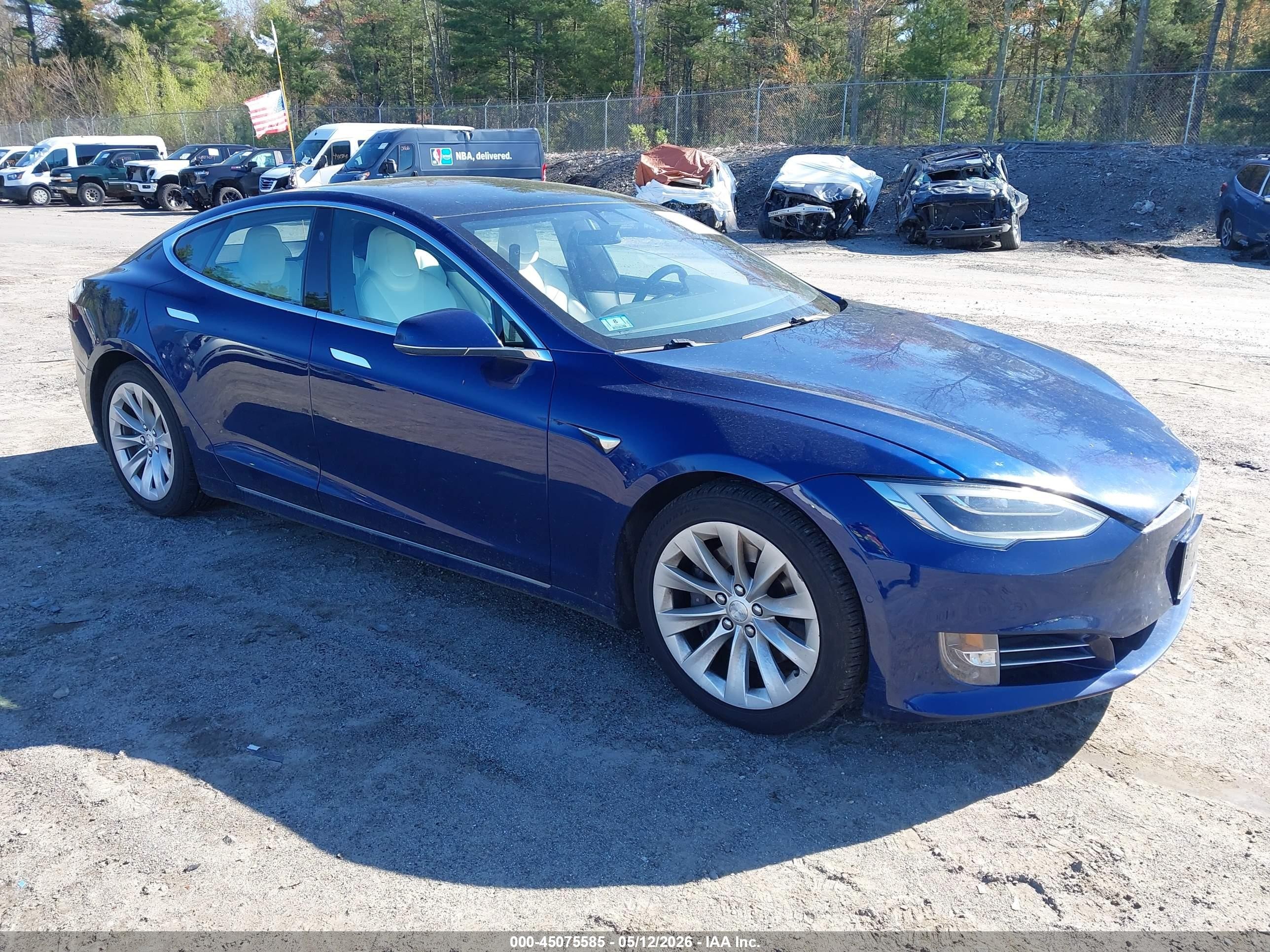 2018 Tesla Model S 75D, VIN 5YJSA1E28JF266133 — Rear end