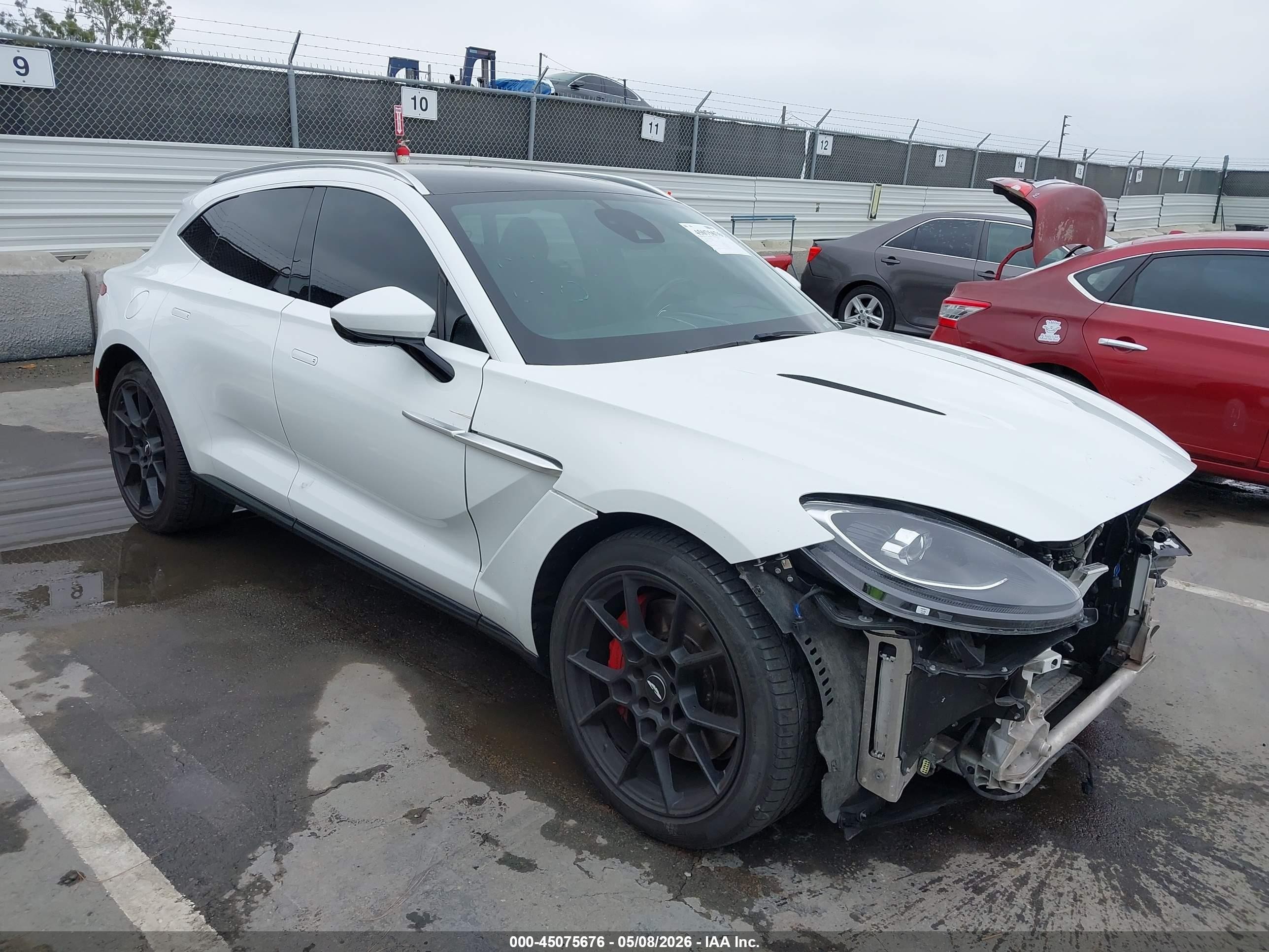 2021 Aston Martin DBX, VIN SCFVUJAW5MTV03886 — Front end