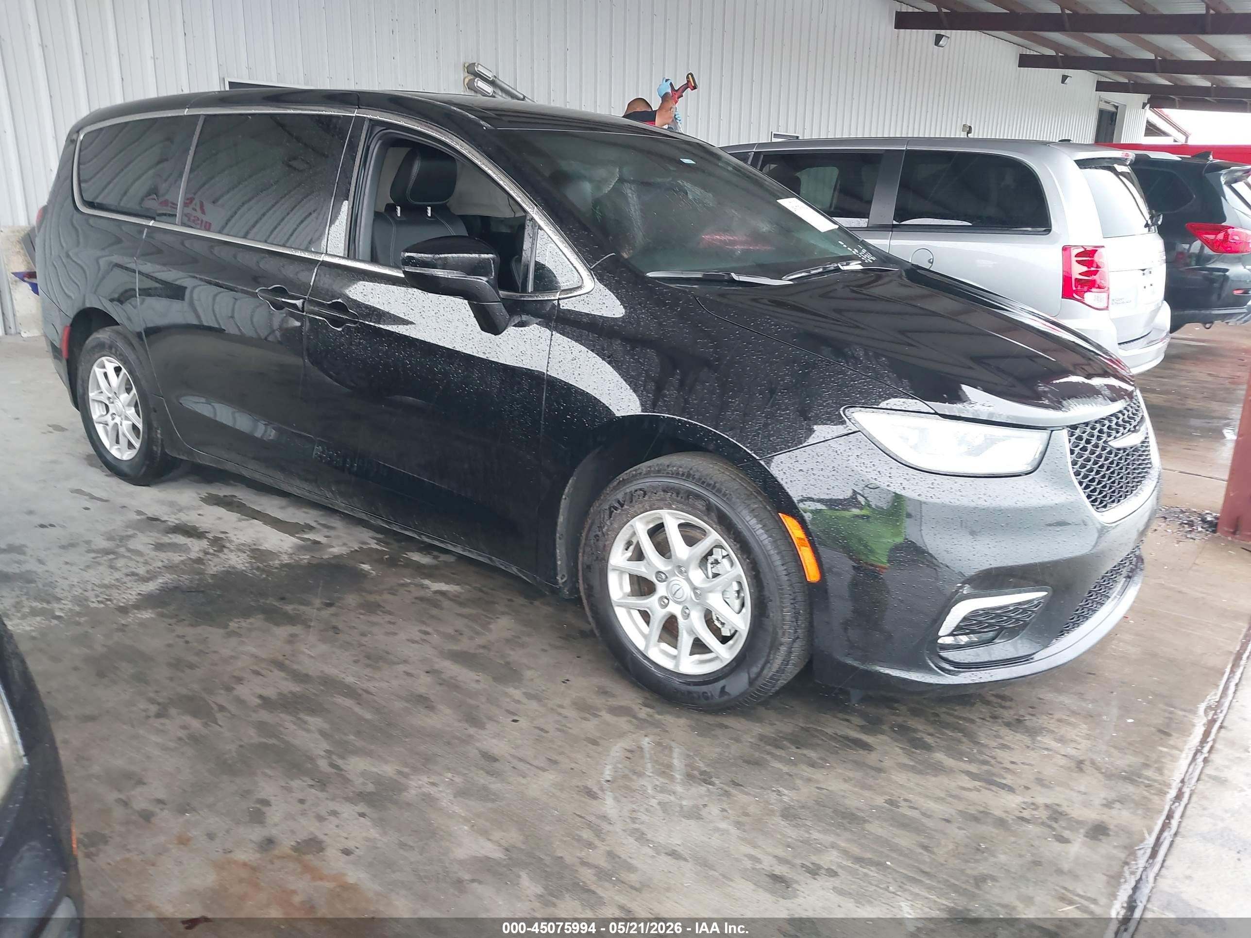 2026 Chrysler Pacifica Select, VIN 2C4RC1BG5TR152753 — Бок