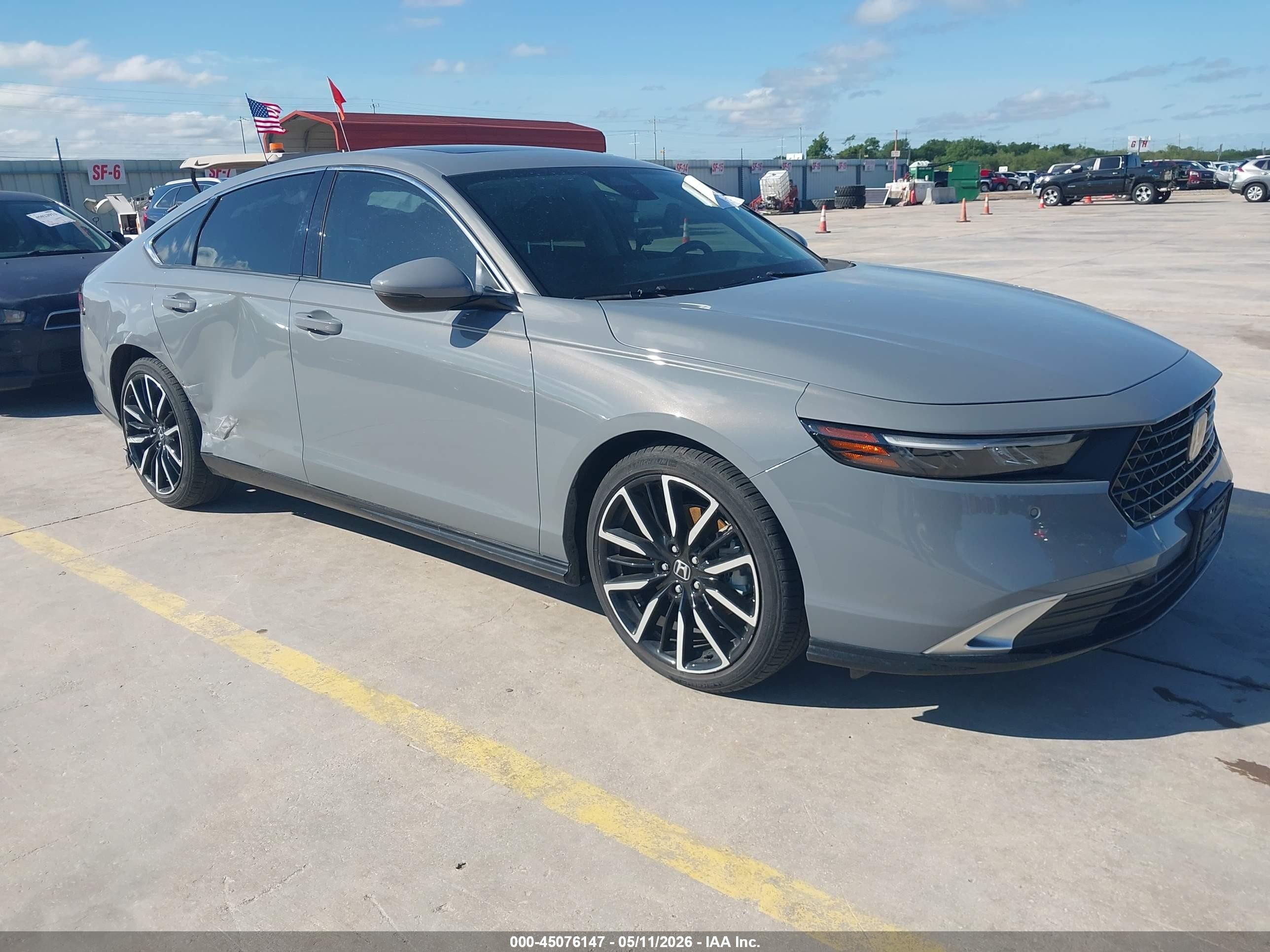 2023 Honda Accord Touring, VIN 1HGCY2F85PA023682 — Зад