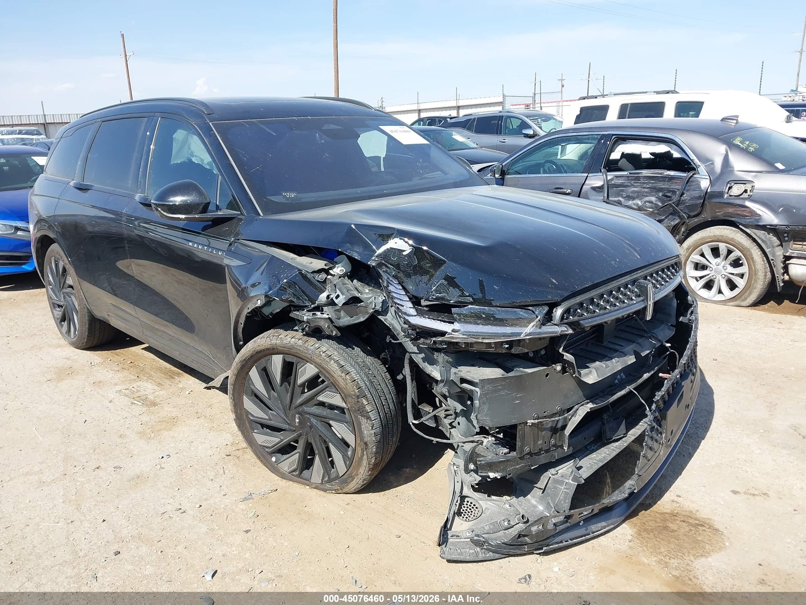 2025 Lincoln Nautilus Reserve, VIN 5LMPJ8KA7SJ919967 — Front end