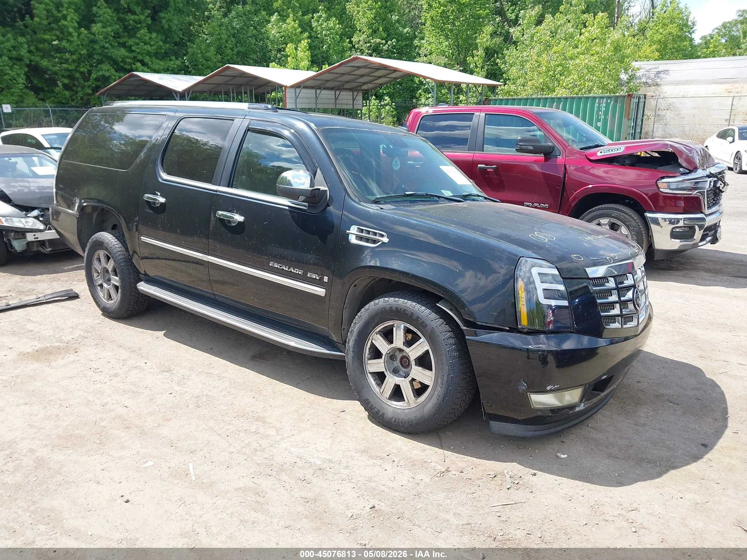 2007 Cadillac Escalade ESV, VIN 1GYFK66897R188408 — Side