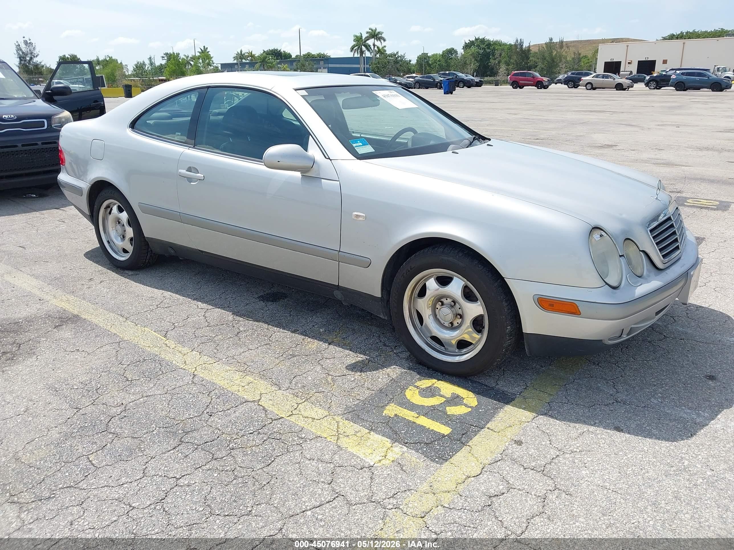 1999 Mercedes-Benz CLK 320/430, VIN WDBLJ65G7XF102792 — Normal wear