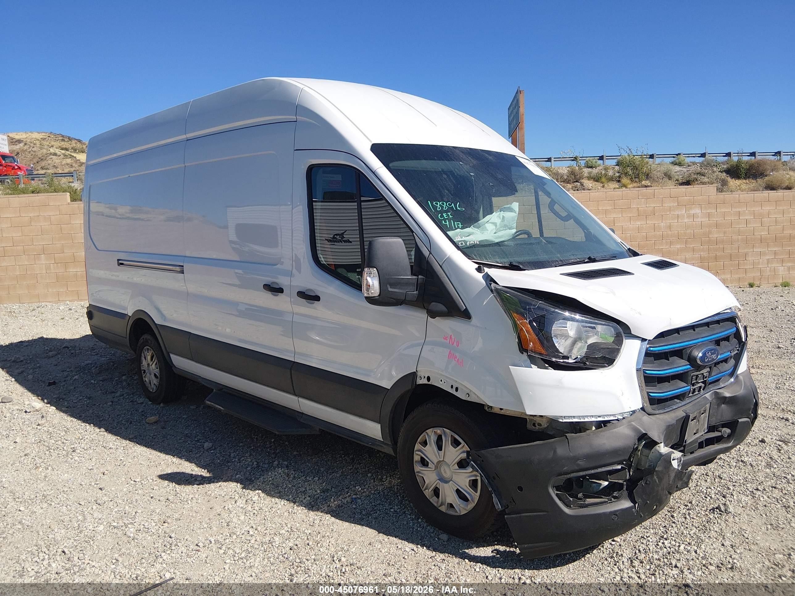 2022 Ford E-Transit Cargo, VIN 1FTBW3XK6NKA28557 — Front end