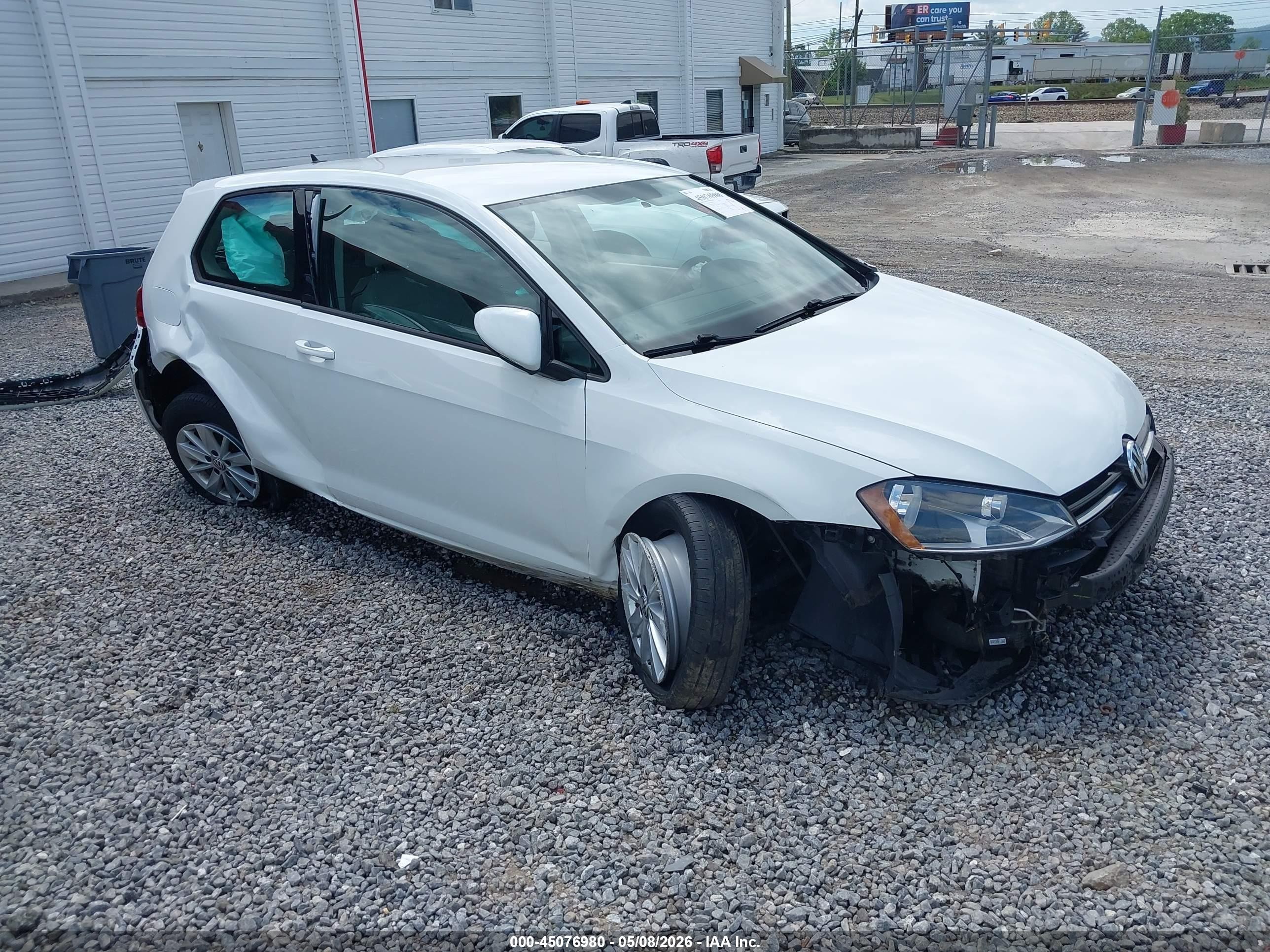2015 Volkswagen Golf TSI S, VIN 3VW917AU3FM078726 — Front end