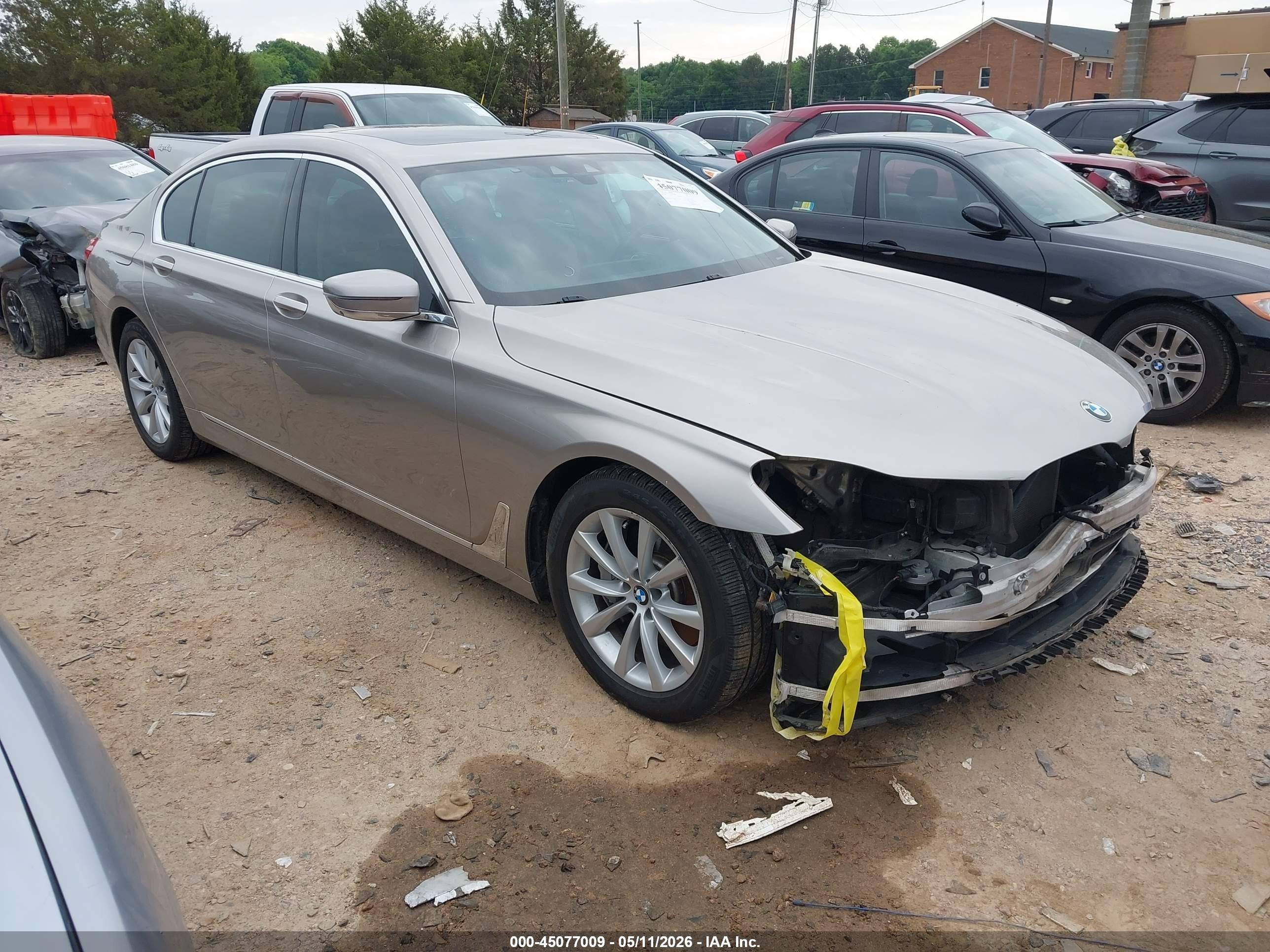 2016 BMW 7 Series 740i, VIN WBA7E2C51GG548266 — Front end