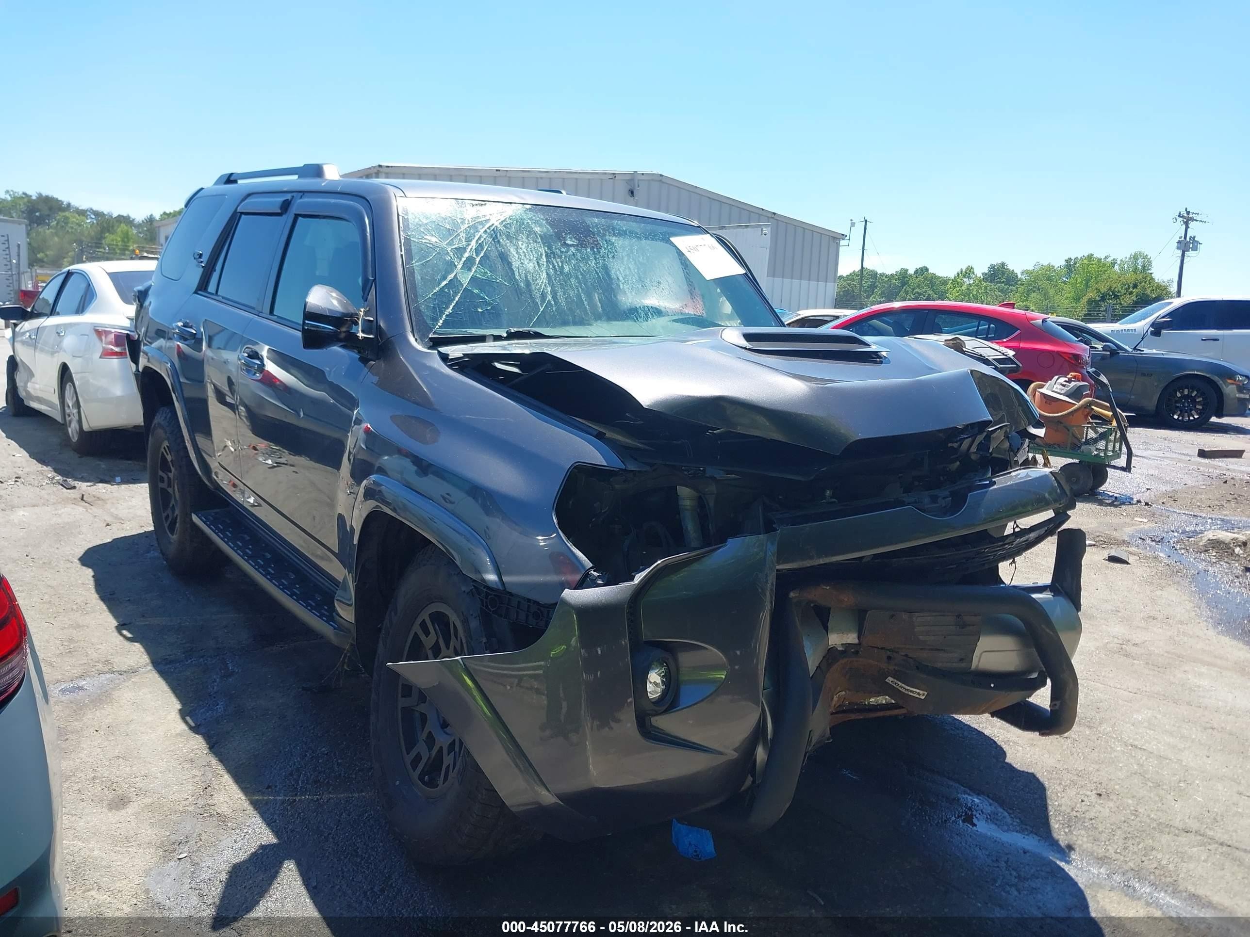 2021 Toyota 4Runner TRD Off Road Premium, VIN JTERU5JR0M5932757 — Front end
