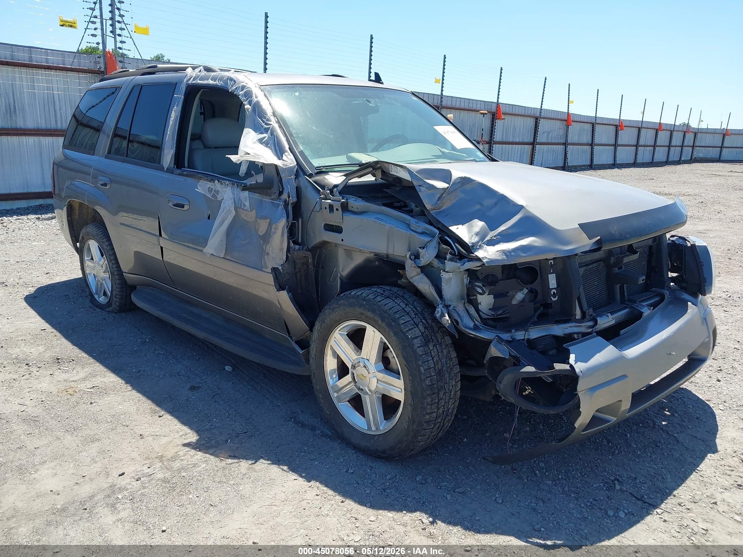2009 Chevrolet TrailBlazer 3LT, VIN 1GNDT33S492113983 — Front end
