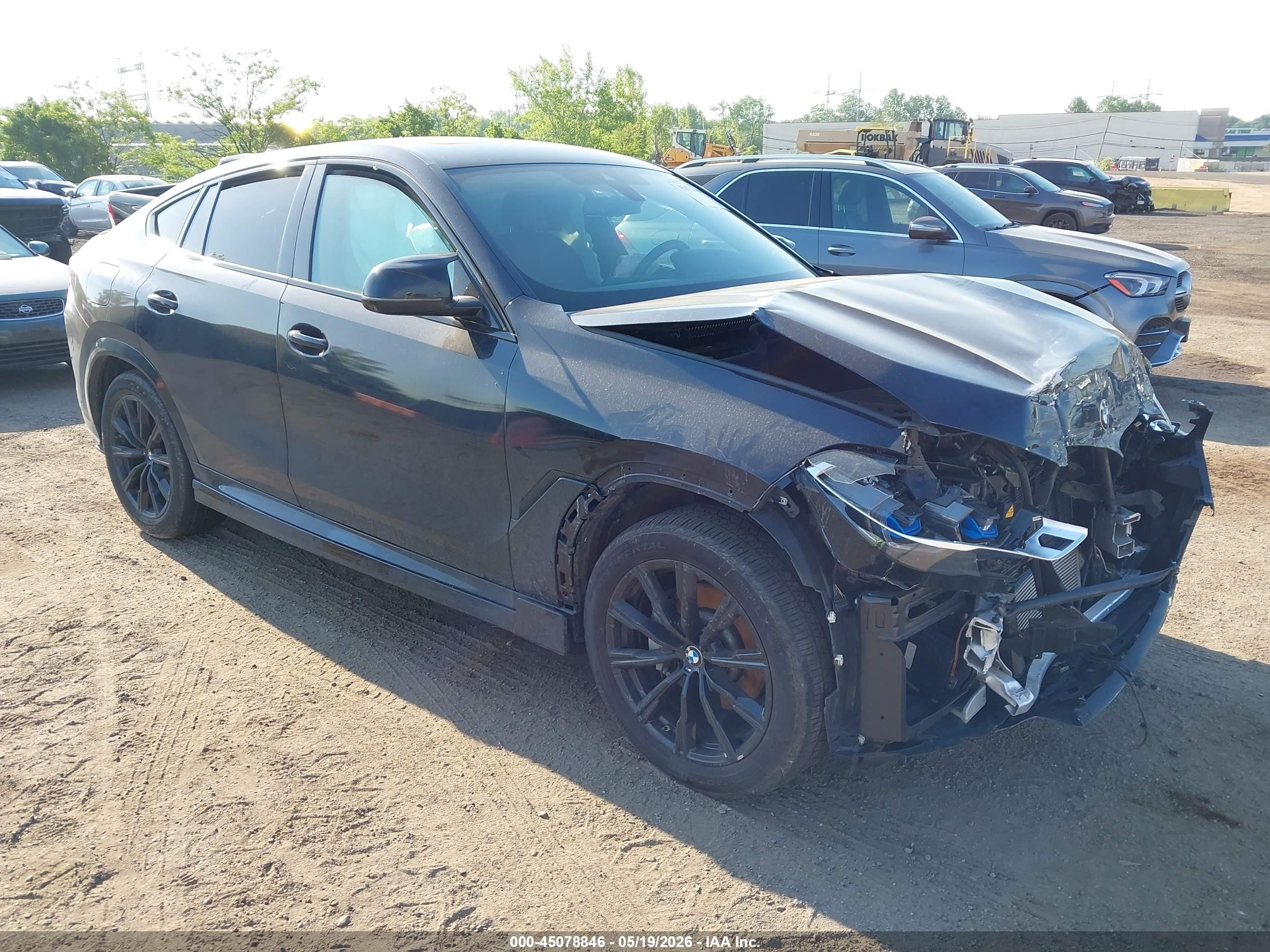 2020 BMW X6 xDrive40i, VIN 5UXCY6C06L9C97037 — Перед