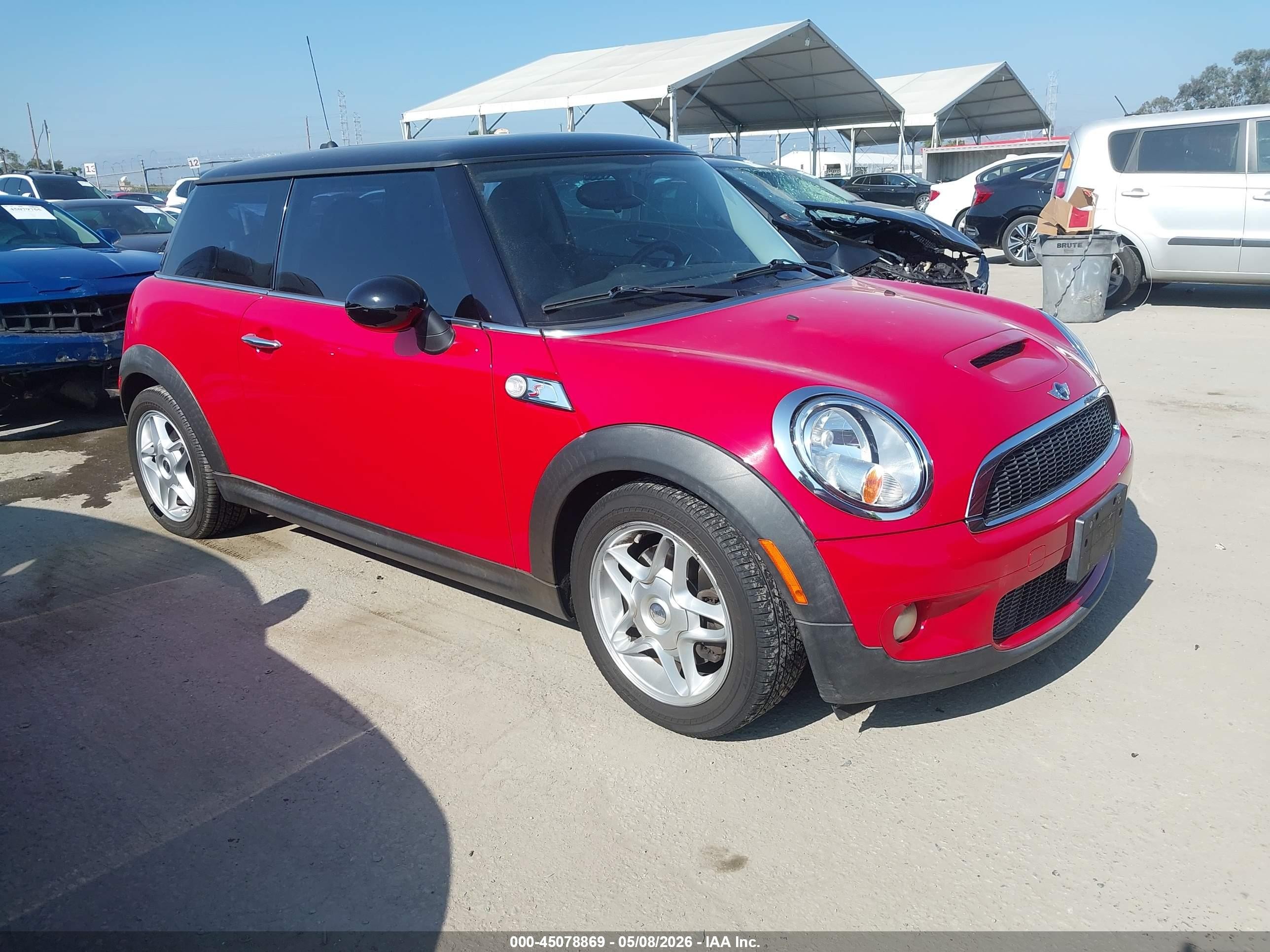2009 MINI Hardtop S, VIN WMWMF73569TW85405 — Зад
