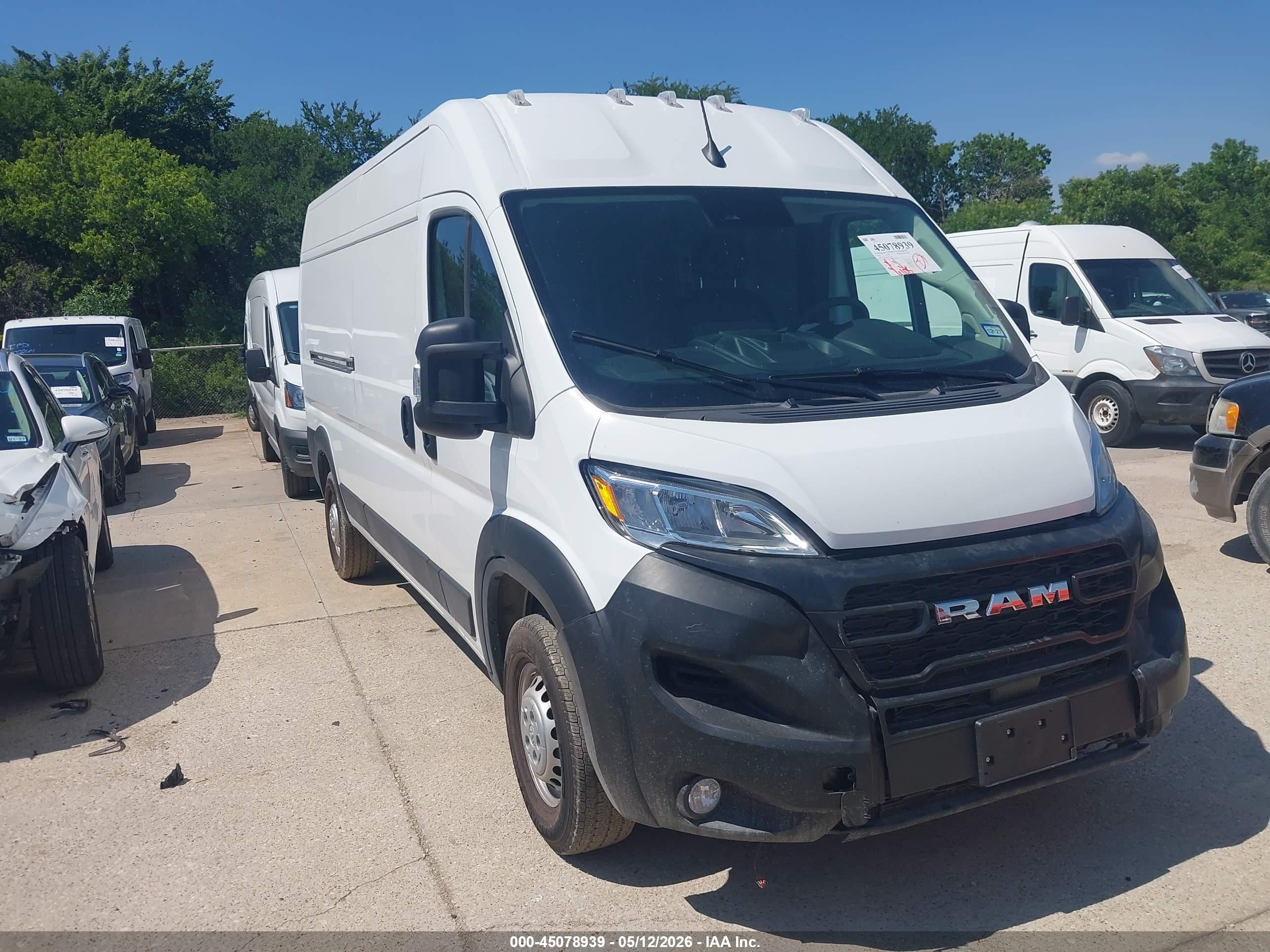 2026 Ram ProMaster Cargo Tradesman, VIN 3C6LRVDG6TE174911 — Перед