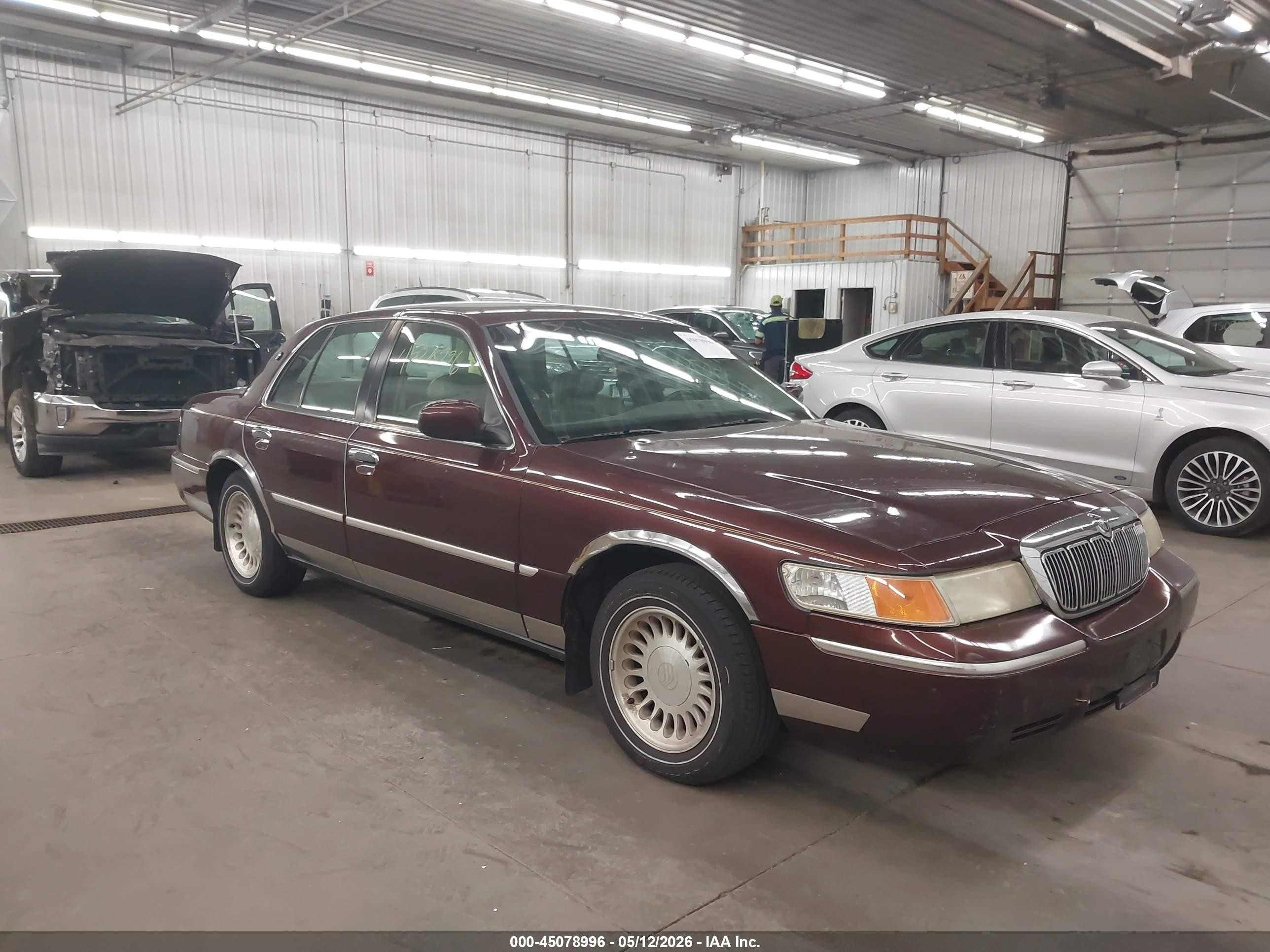 2001 Mercury Grand Marquis LS, VIN 2MEFM75W11X618594 — Град