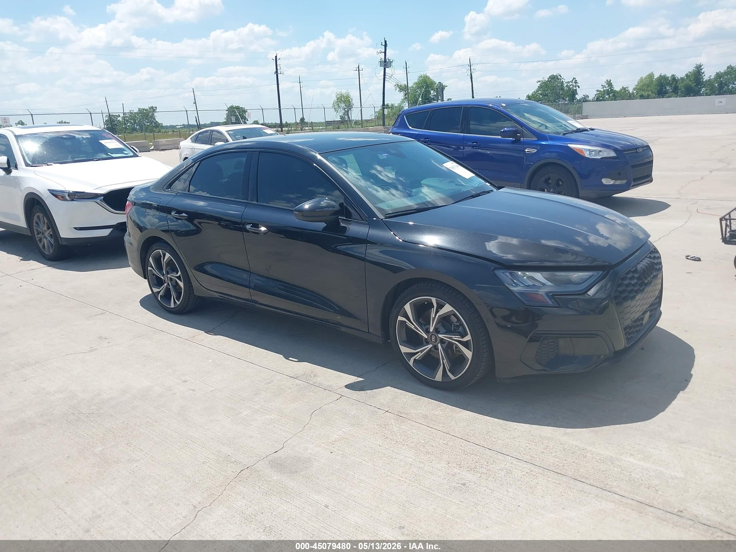 2022 Audi A3 Premium, VIN WAUAUDGY2NA085479 — Бок