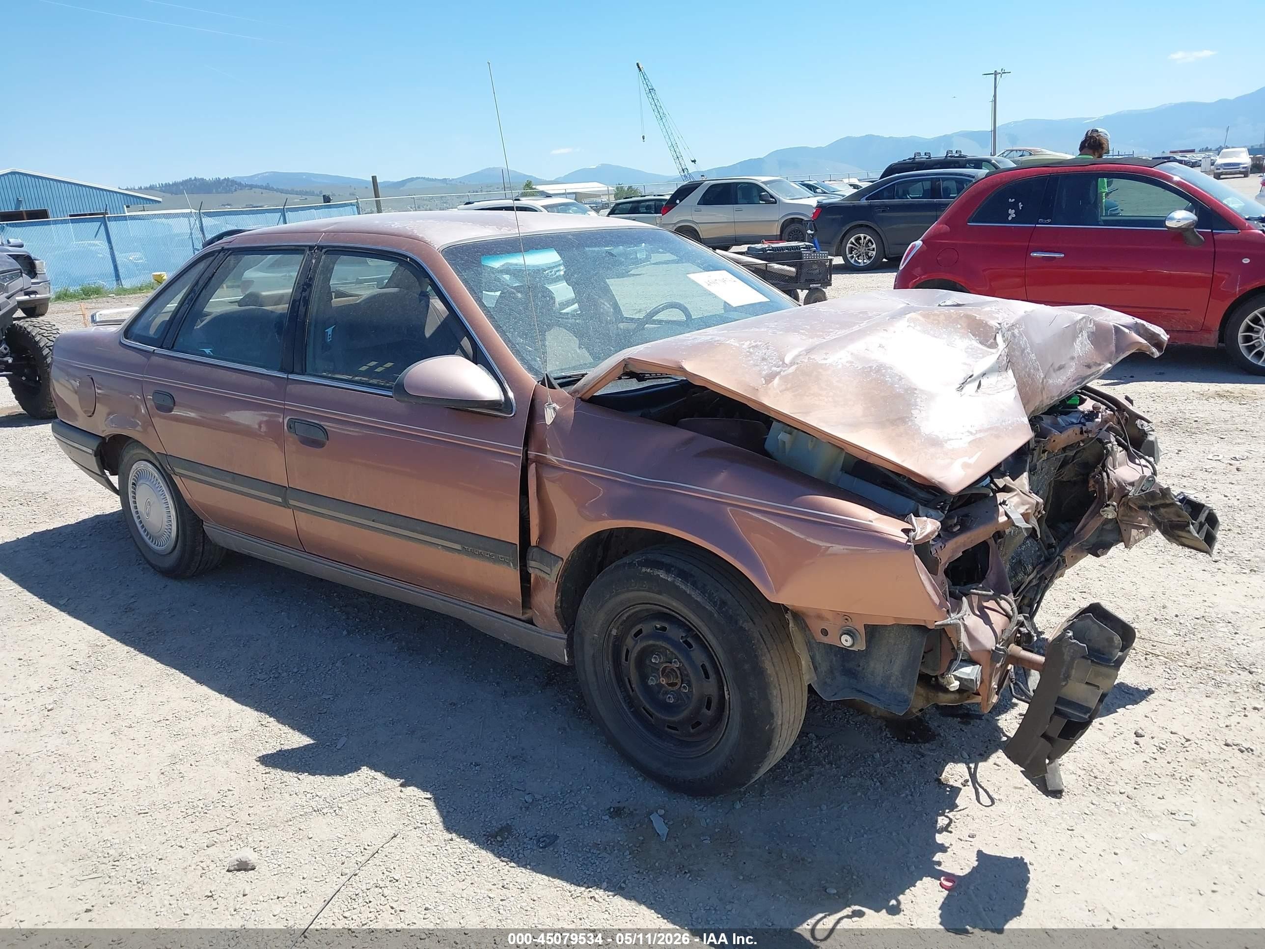 1990 Ford Taurus GL, VIN 1FACP52U2LG112323 — Перед