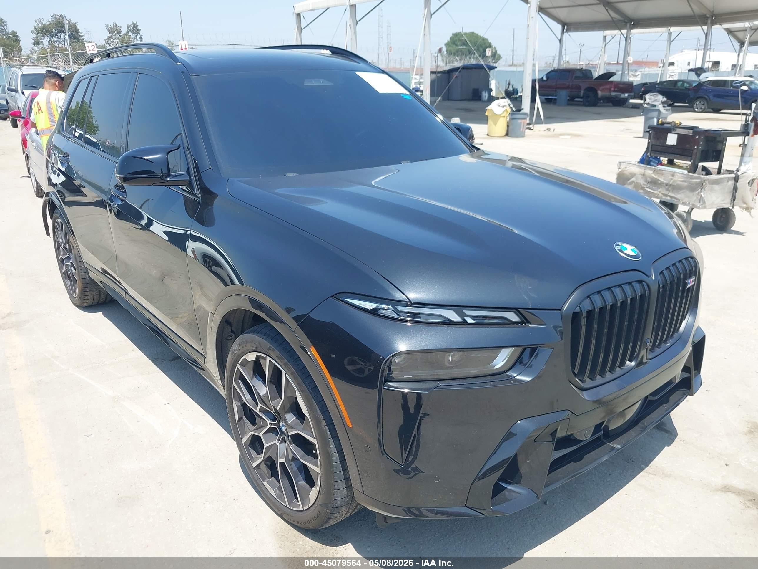 2025 BMW X7 M60i, VIN 5UX33EM00S9W92706 — Rear end