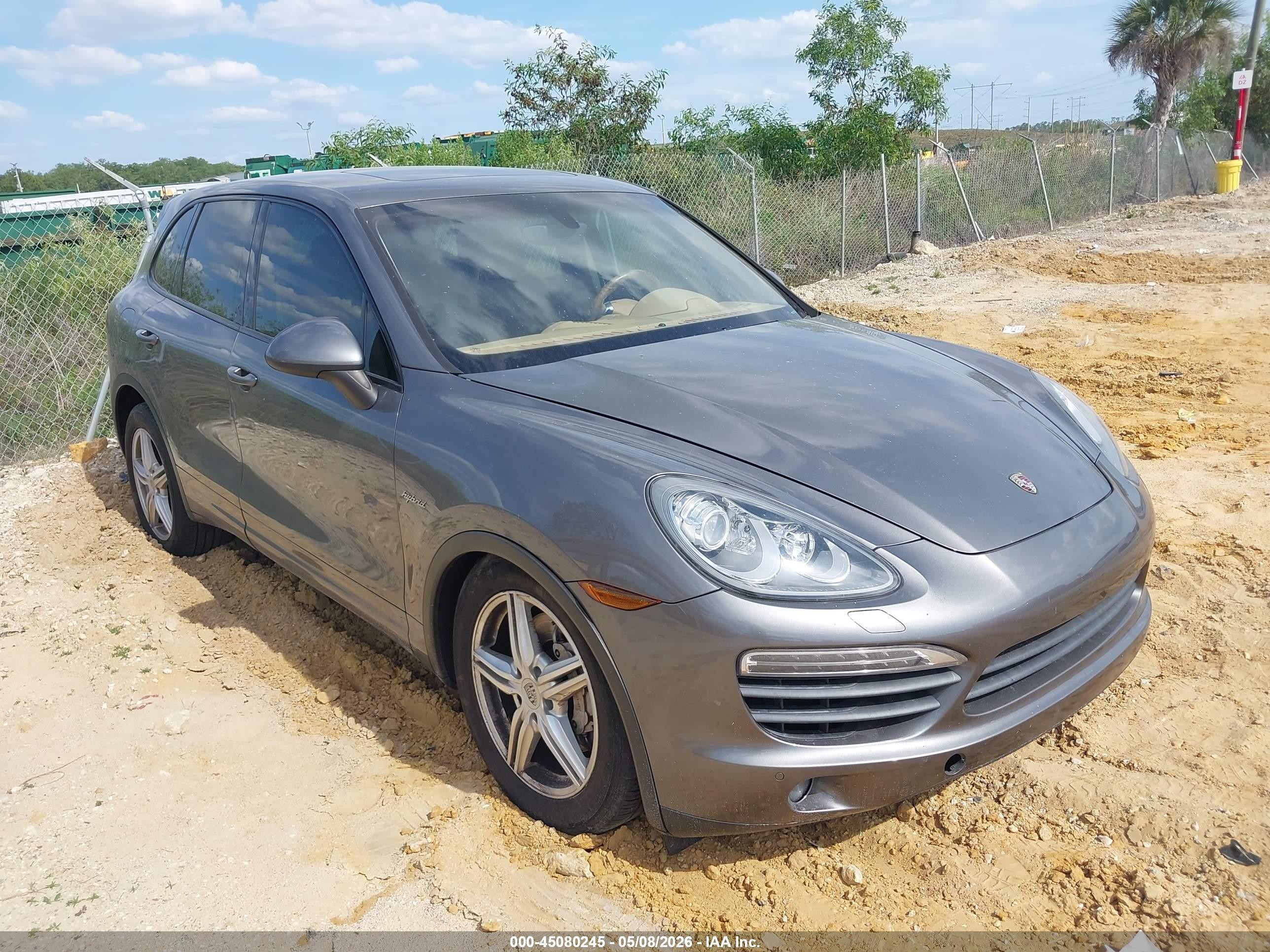 2012 Porsche Cayenne S Hybrid, VIN WP1AE2A25CLA91186 — Normal wear
