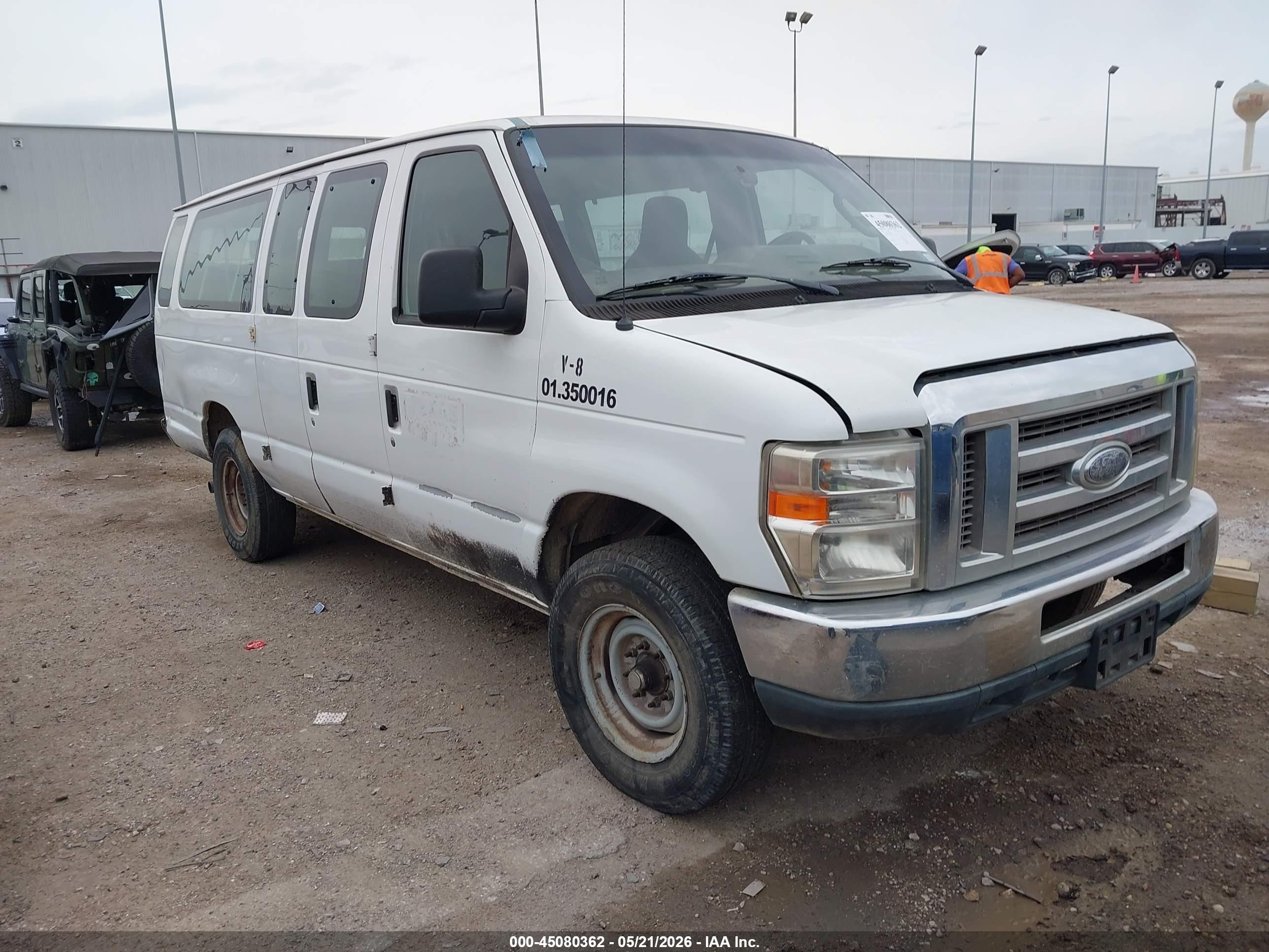 2013 Ford Econoline Passenger XLT, VIN 1FBSS3BL1DDA04590 — Normal wear