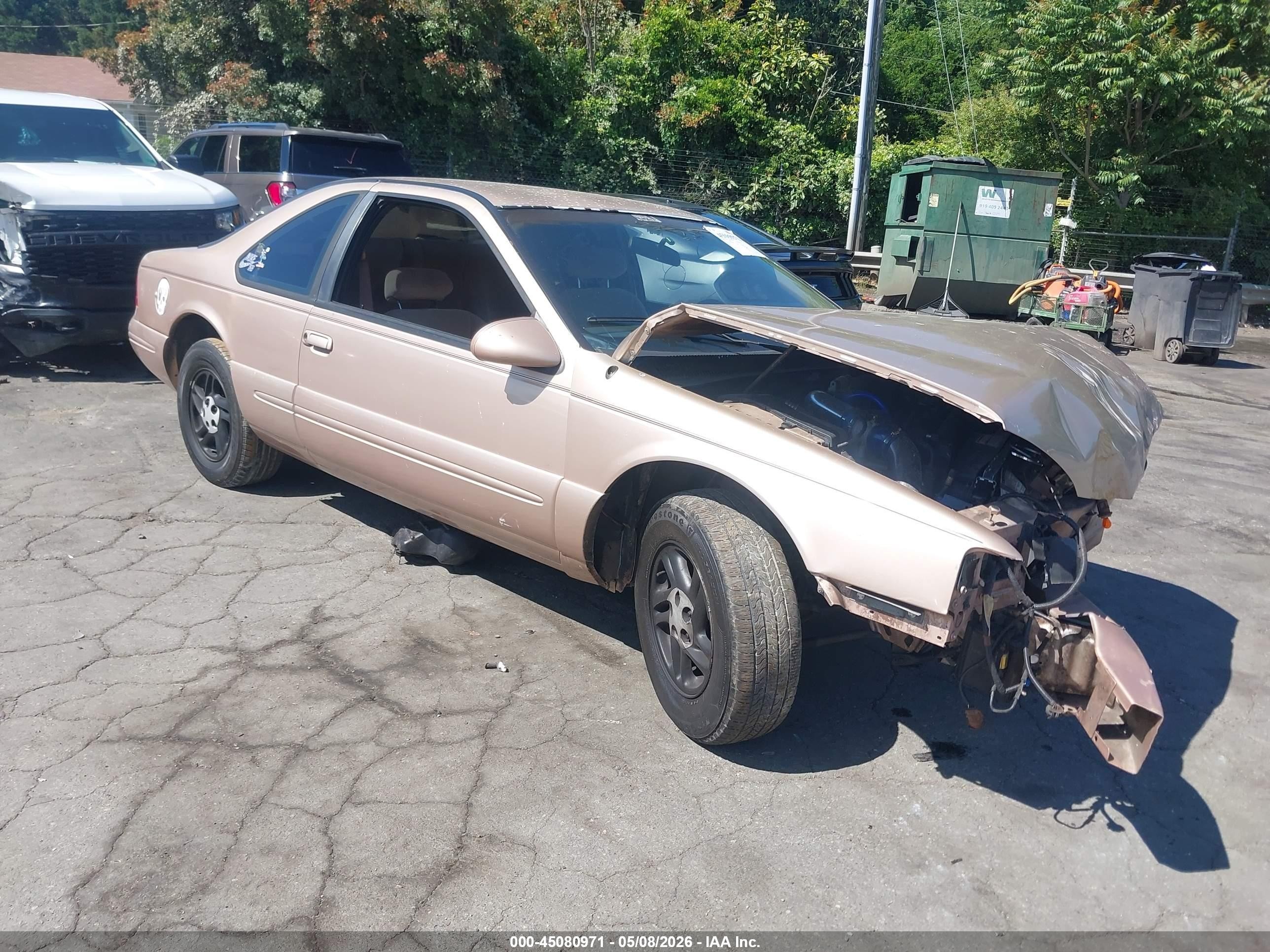 1996 Ford Thunderbird LX, VIN 1FALP6244TH163273 — Front end