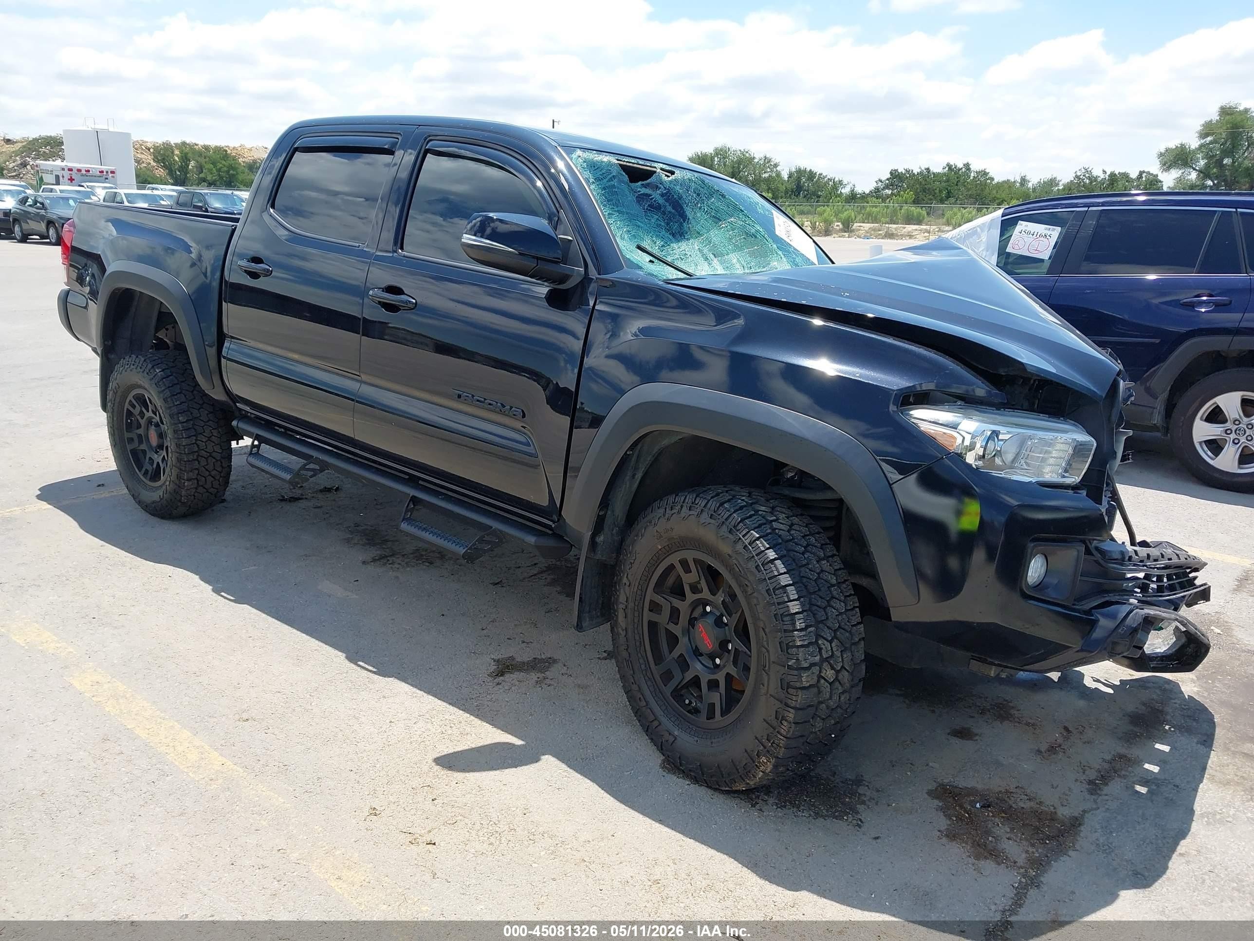 2019 Toyota Tacoma TRD Sport, VIN 3TMCZ5AN8KM262410 — Front end
