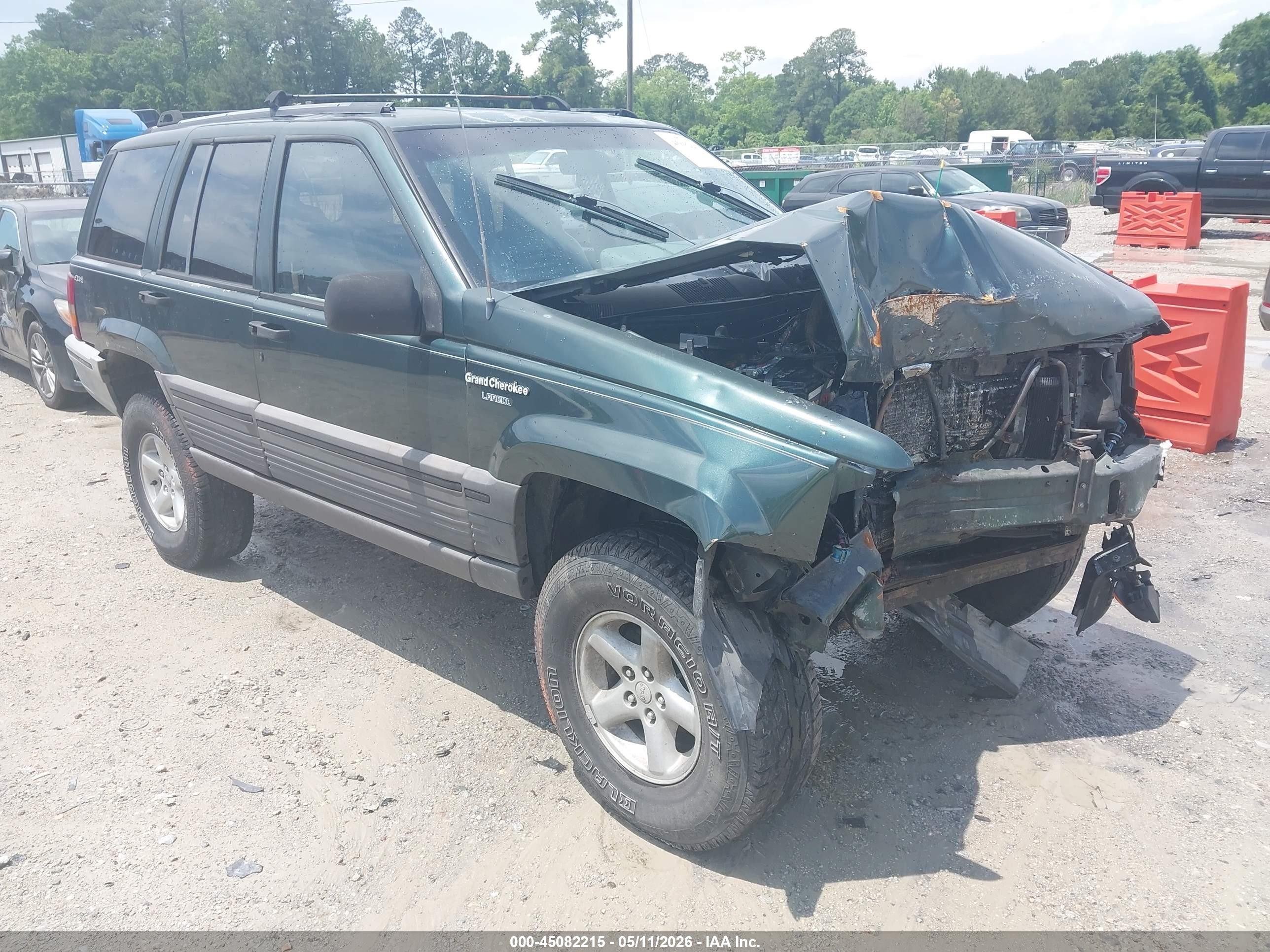 1993 Jeep Grand Cherokee Laredo, VIN 1J4GZ58S3PC531266 — Front end