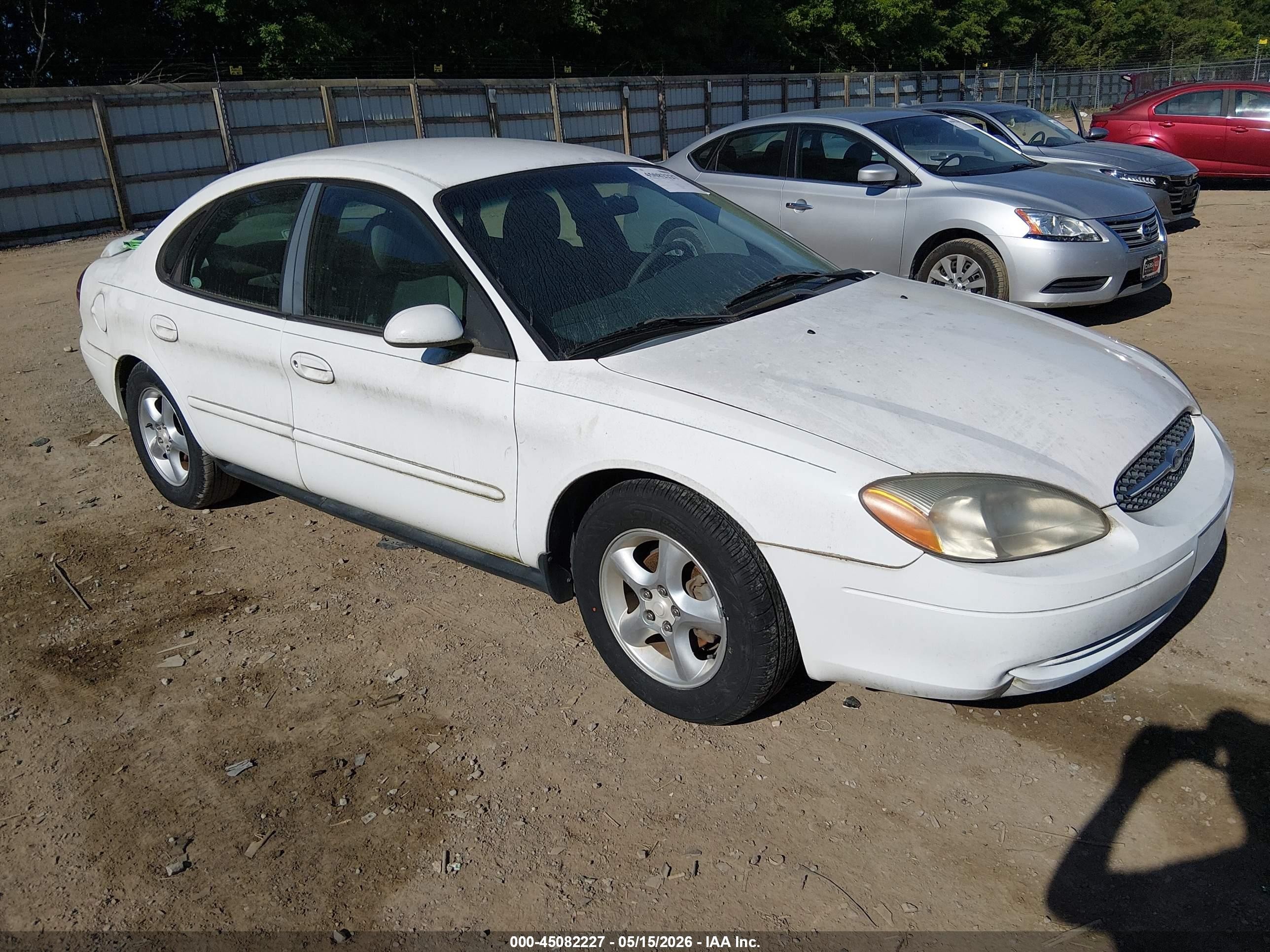 2000 Ford Taurus SES, VIN 1FAFP55U4YA271315 — Normal wear