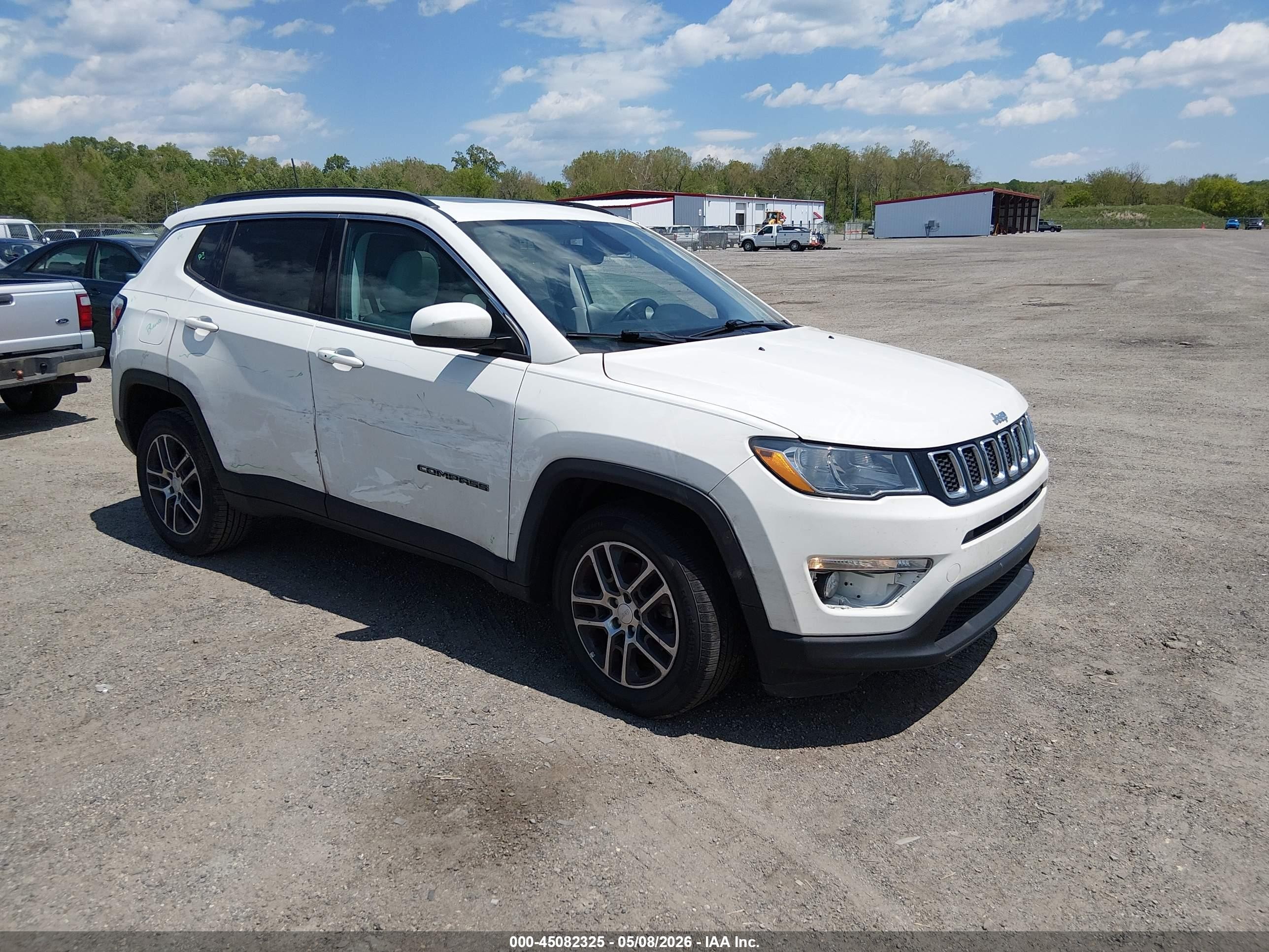 2020 Jeep Compass Latitude, VIN 3C4NJDBB8LT143164 — Front end