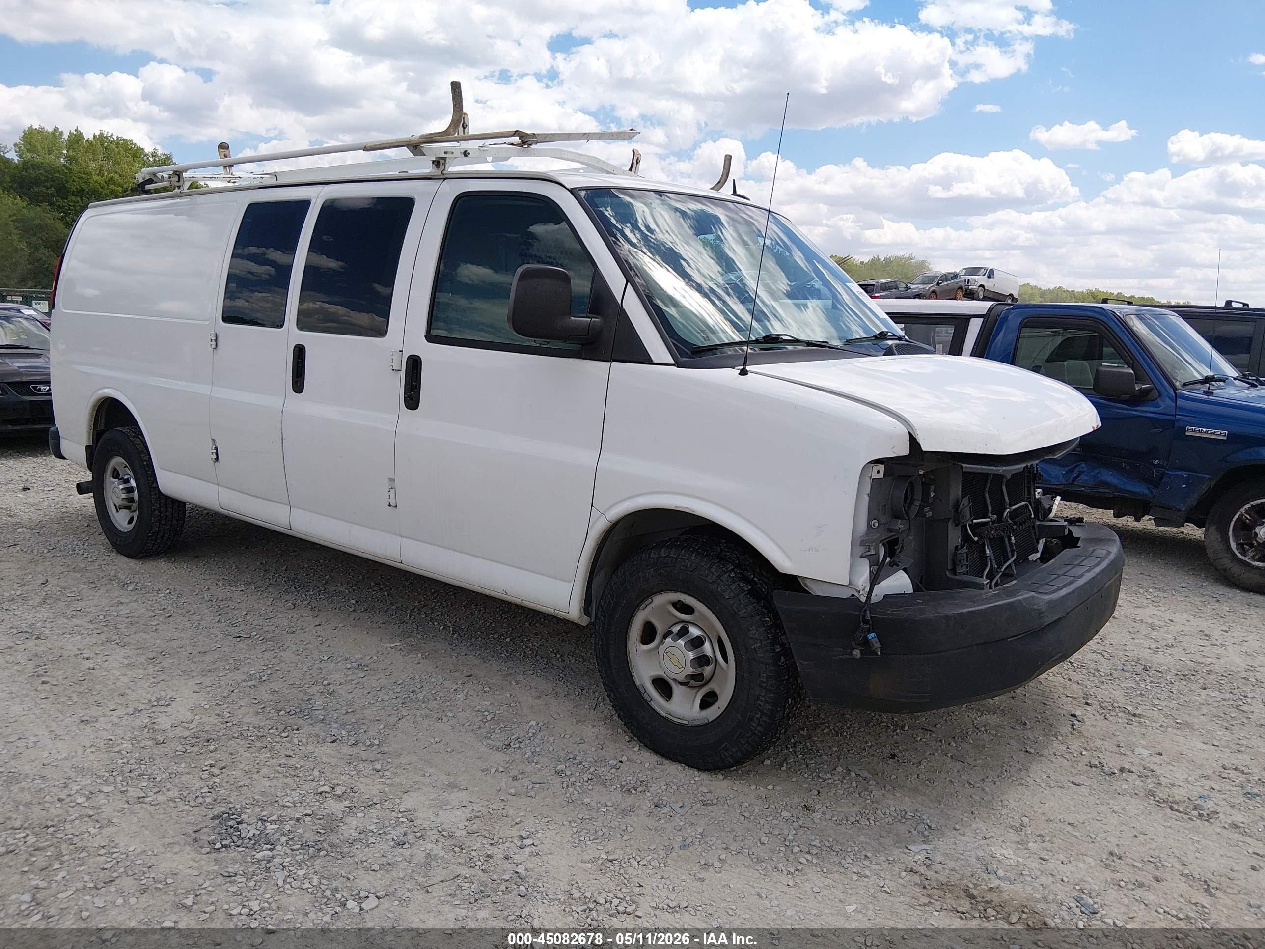 2014 Chevrolet Express 3500, VIN 1GCZGUCA4E1109013 — Front end