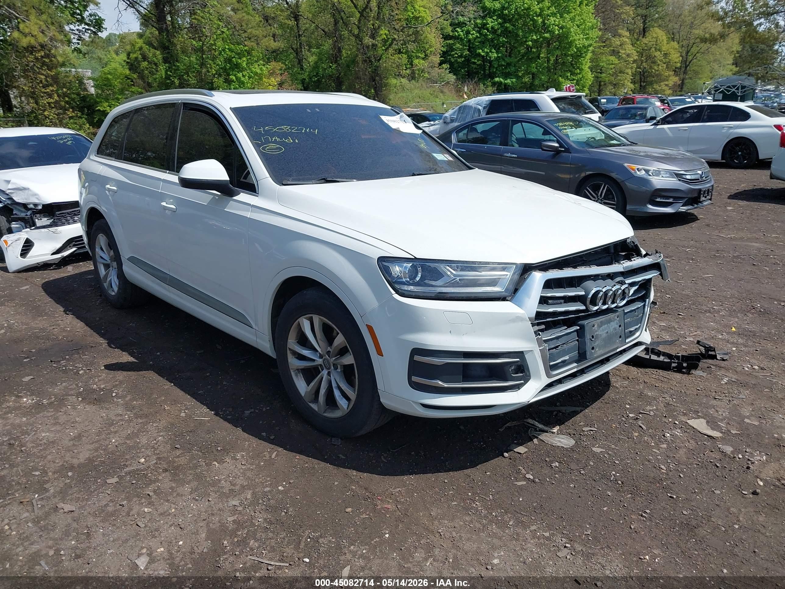 2017 Audi Q7 Premium Plus, VIN WA1LAAF70HD051517 — Front end