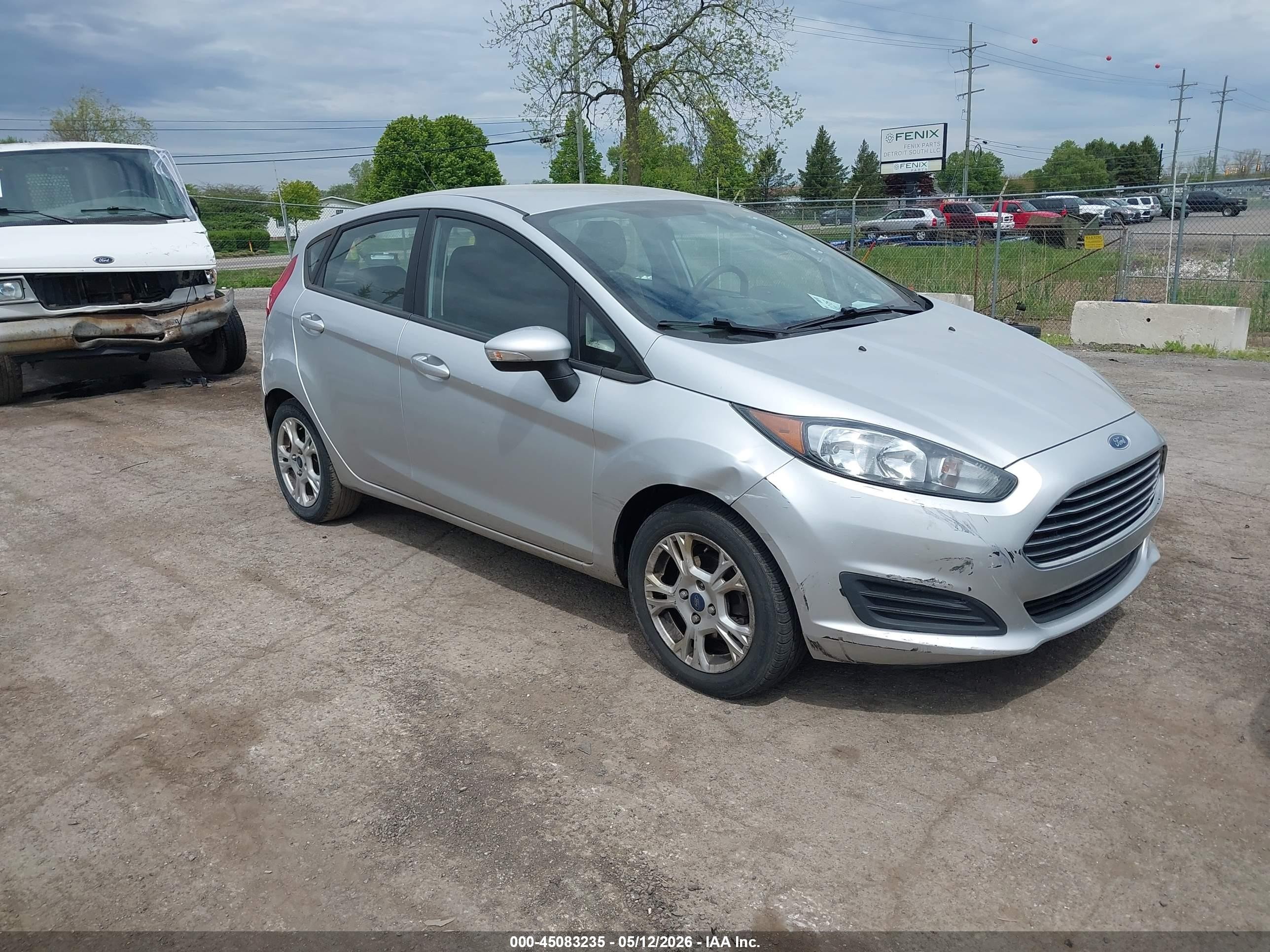 2015 Ford Fiesta SE, VIN 3FADP4EJXFM139408 — Front end